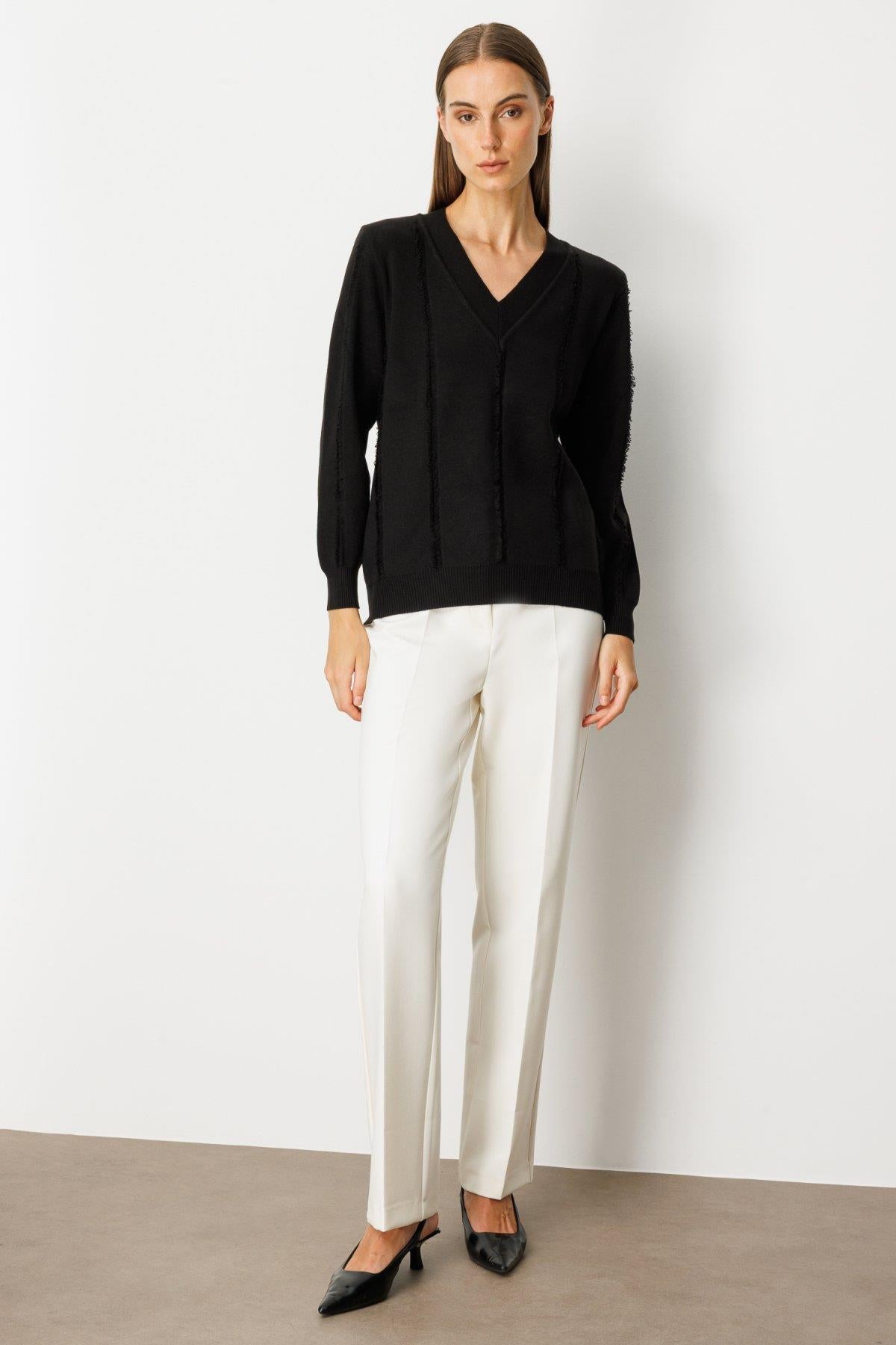 V Yaka Şerit Kırçıllı Triko Kazak