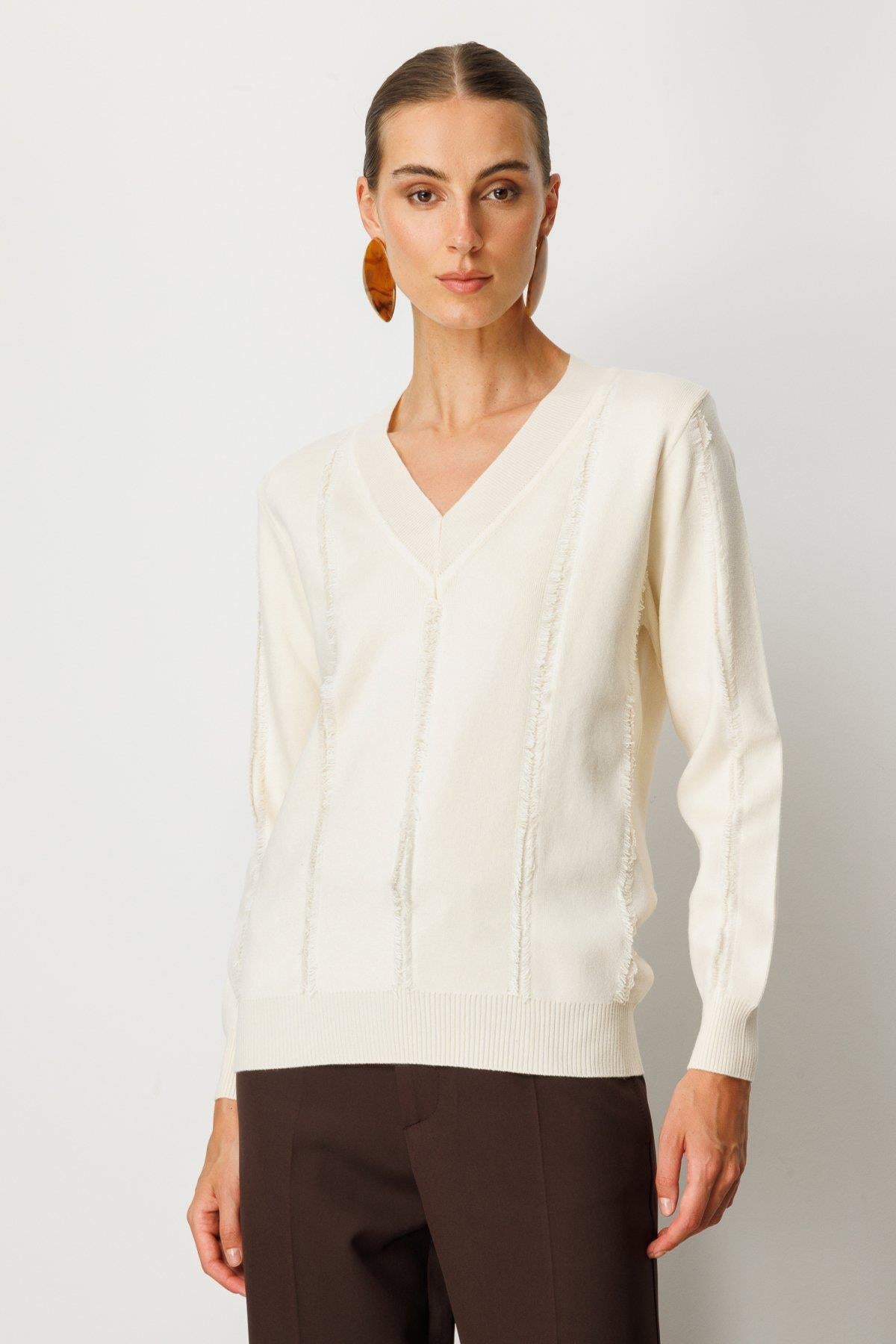 V Yaka Şerit Kırçıllı Triko Kazak