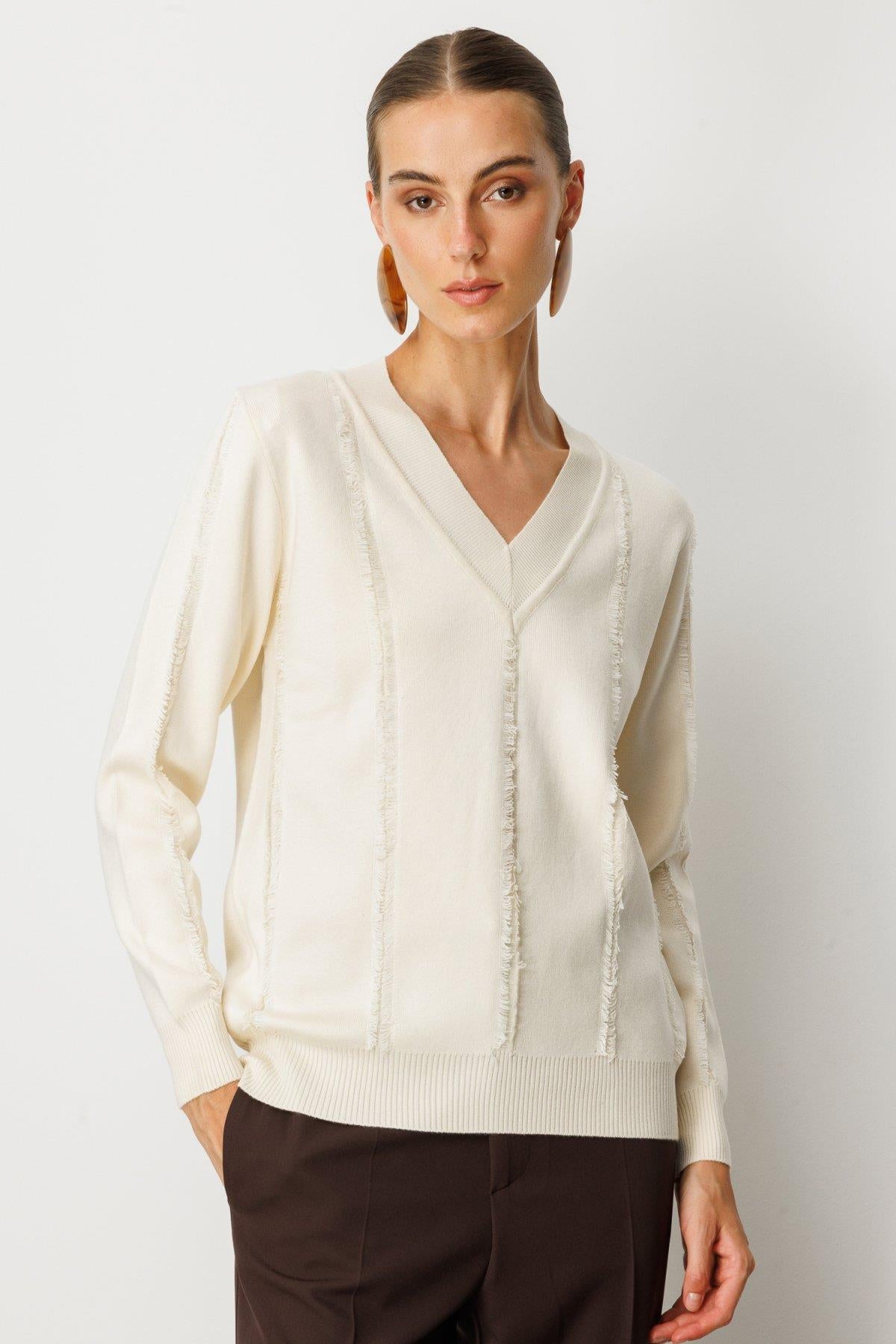 V Yaka Şerit Kırçıllı Triko Kazak