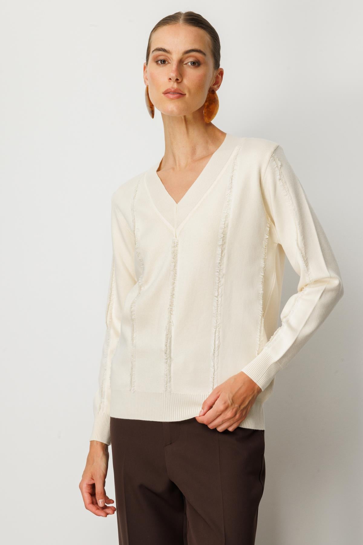 V Yaka Şerit Kırçıllı Triko Kazak