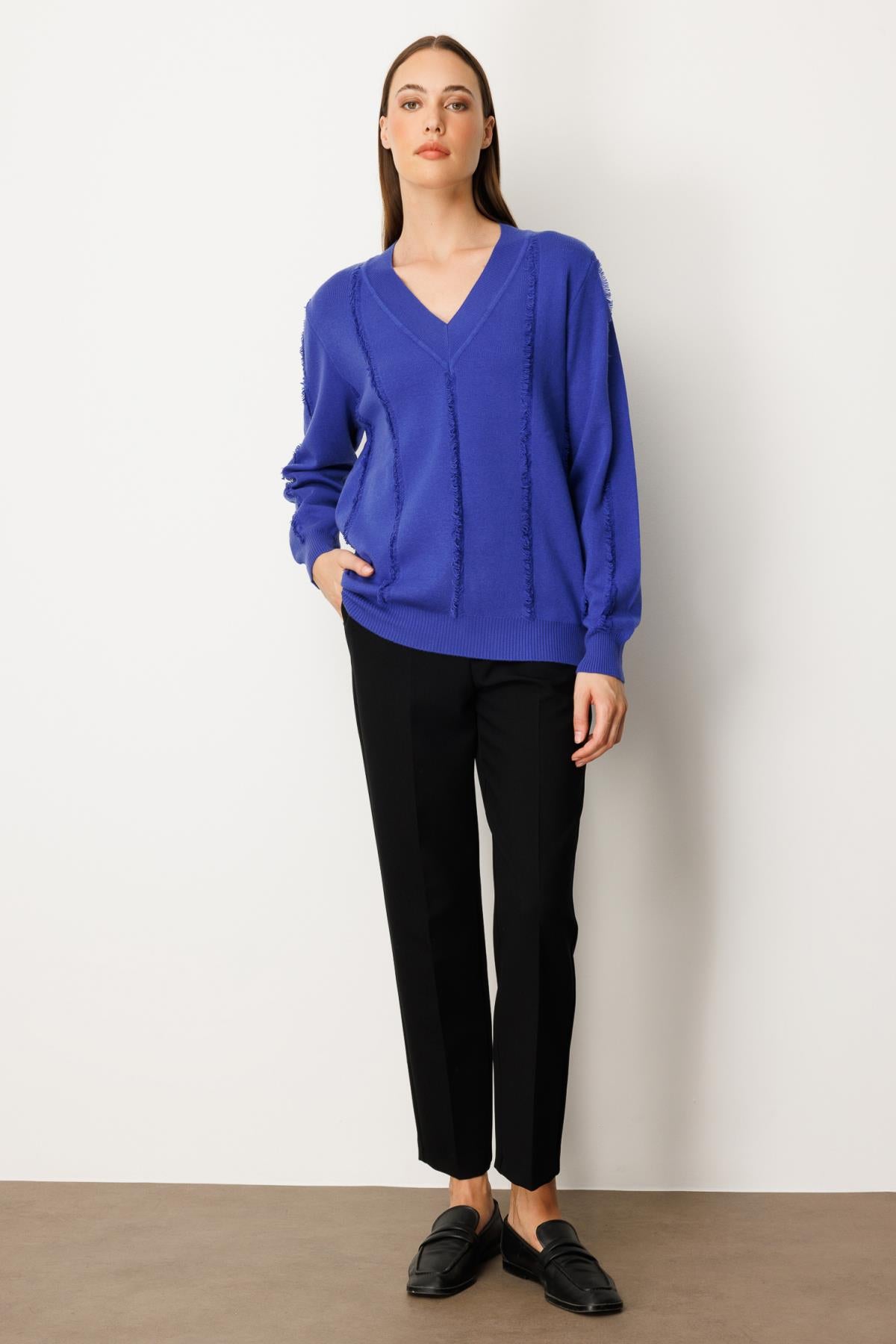 V Yaka Şerit Kırçıllı Triko Kazak