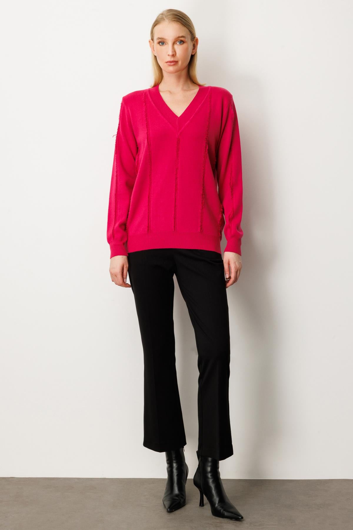 V Yaka Şerit Kırçıllı Triko Kazak