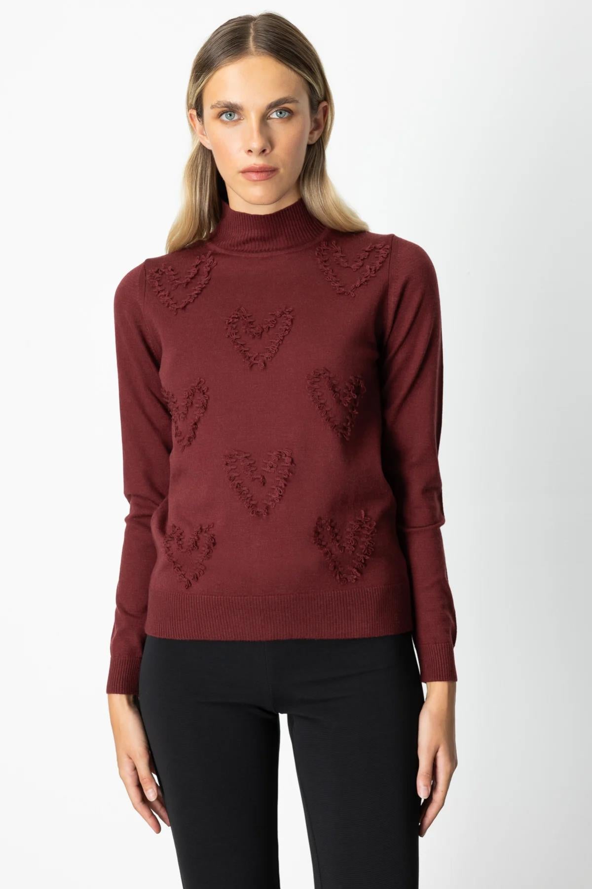 Dokulu Kalp Detaylı Dik Yaka Kazak