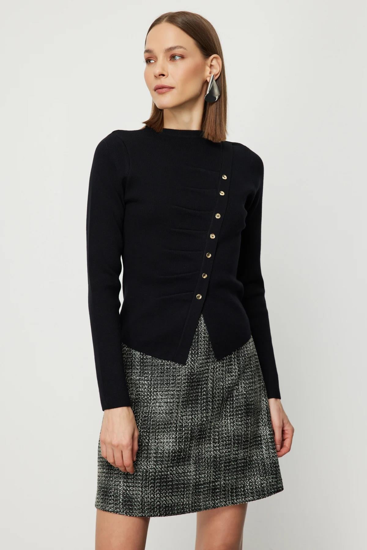 Drape Detaylı Düğmeli Triko Kazak