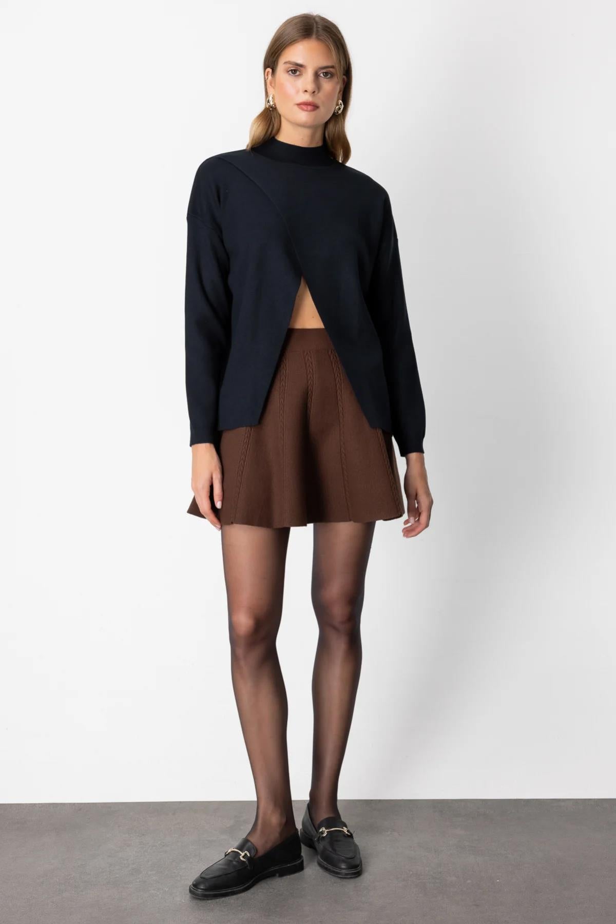 Dik Yaka Asimetrik Kesim Triko Kazak