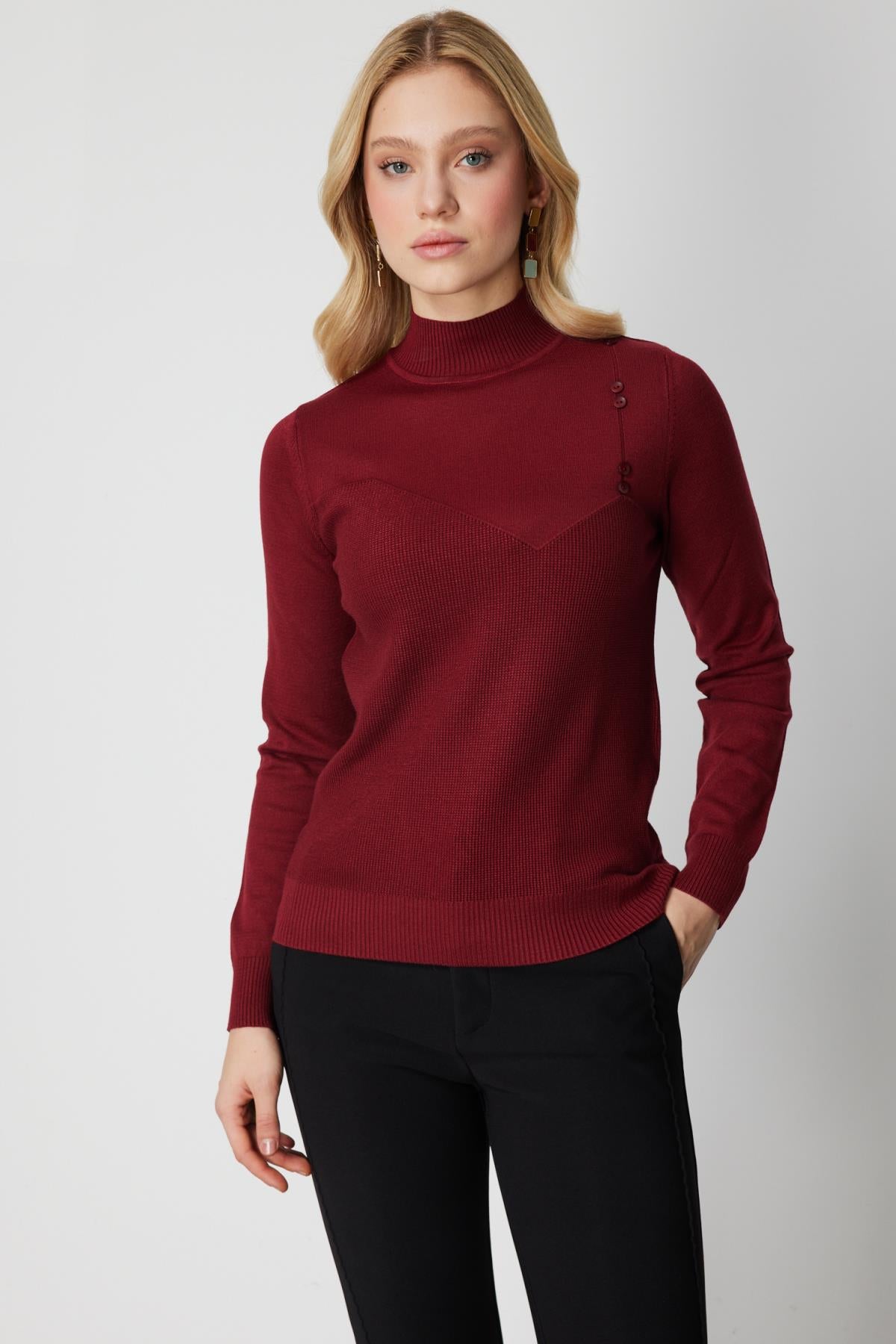 Omzu Düğme Detaylı Dik Yaka Triko Kazak