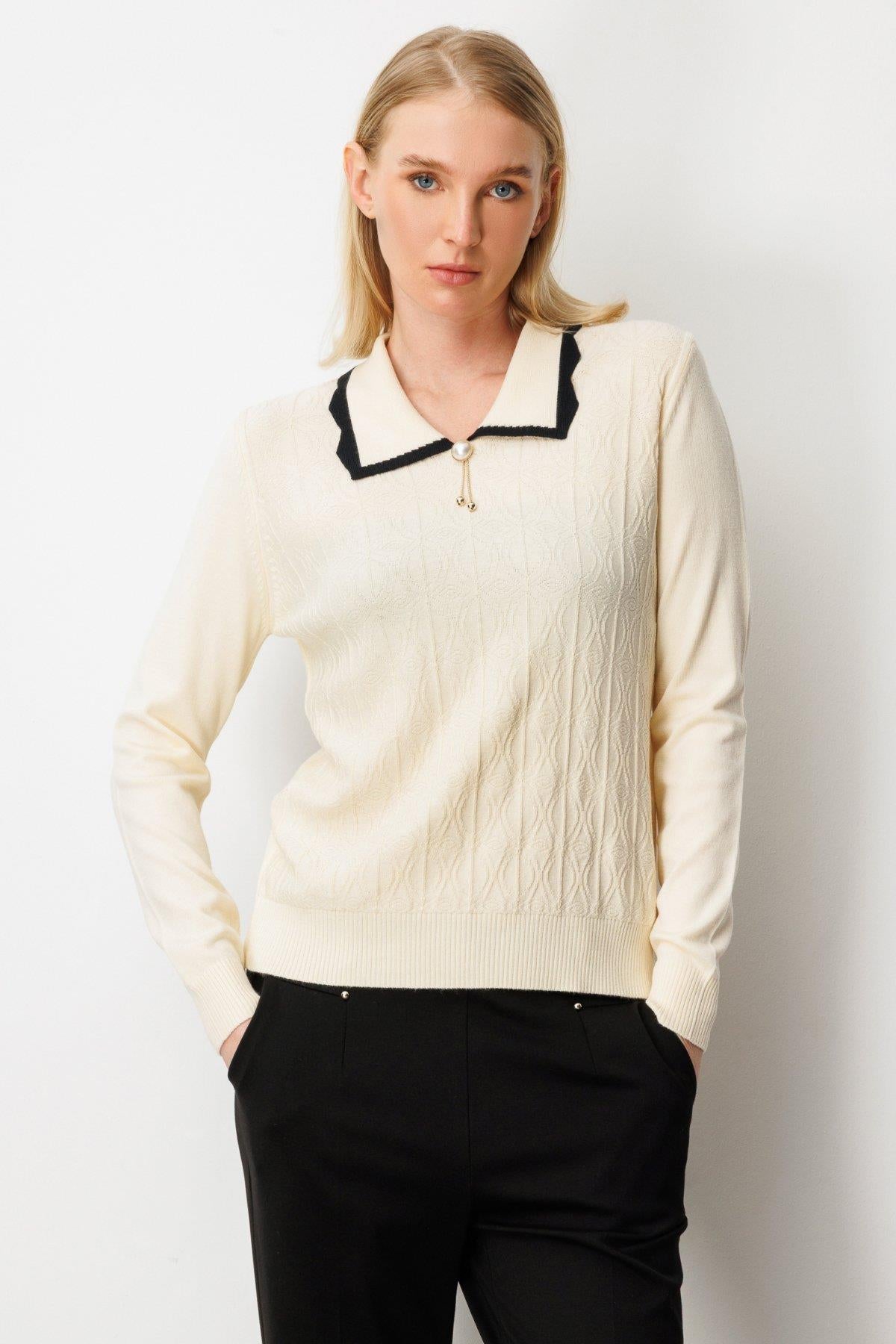 Gömlek Yaka Aksesuar Detaylı Triko Kazak