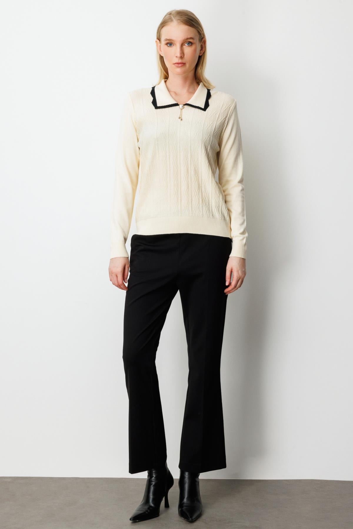 Gömlek Yaka Aksesuar Detaylı Triko Kazak