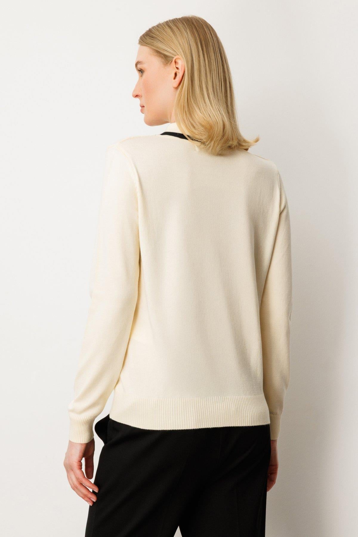 Gömlek Yaka Aksesuar Detaylı Triko Kazak