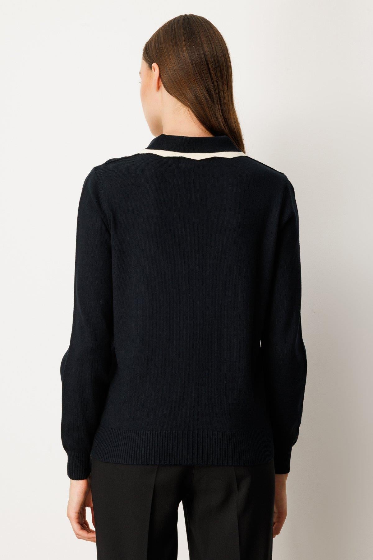 Gömlek Yaka Aksesuar Detaylı Triko Kazak