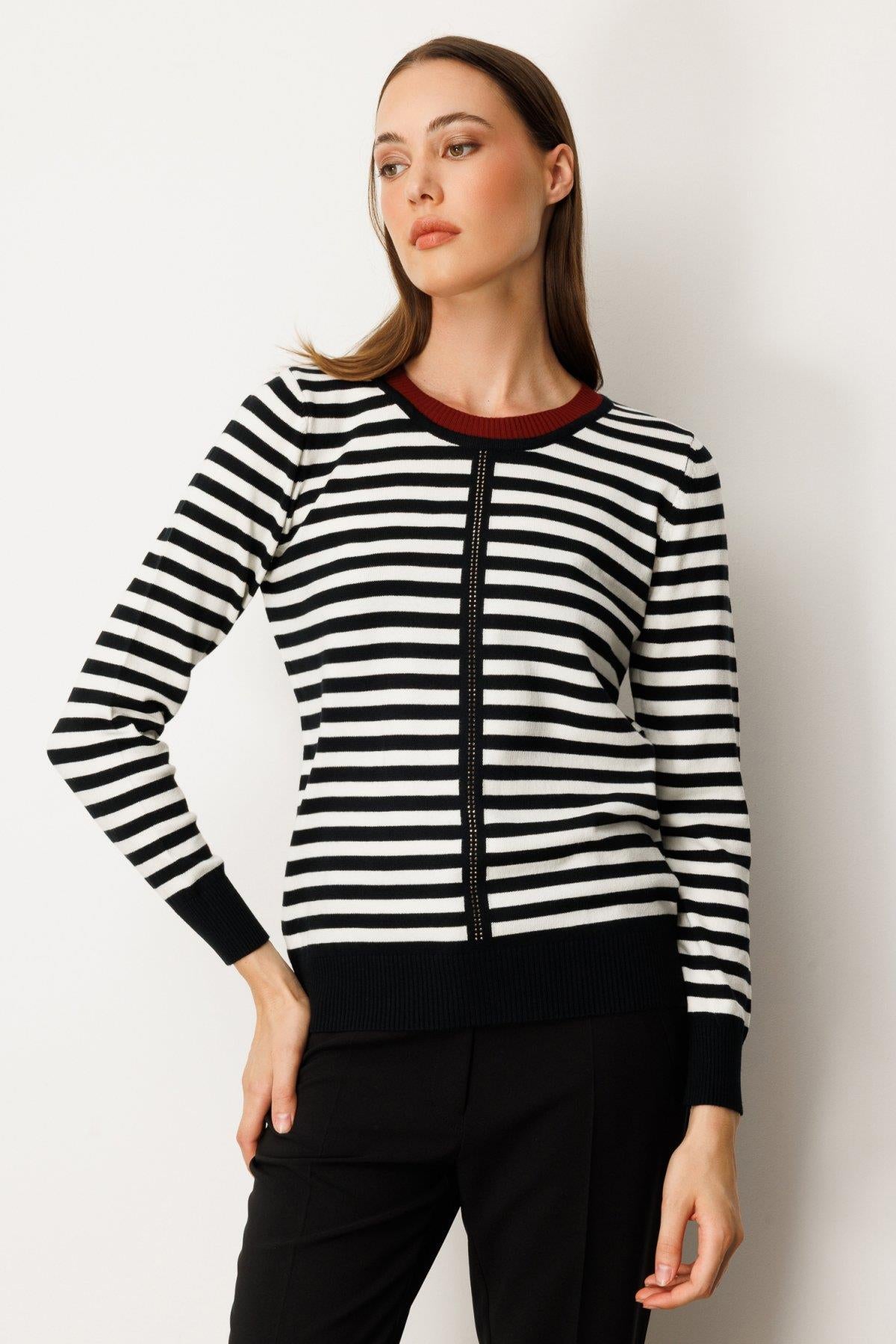 Taş Detaylı Çizgili Triko Kazak