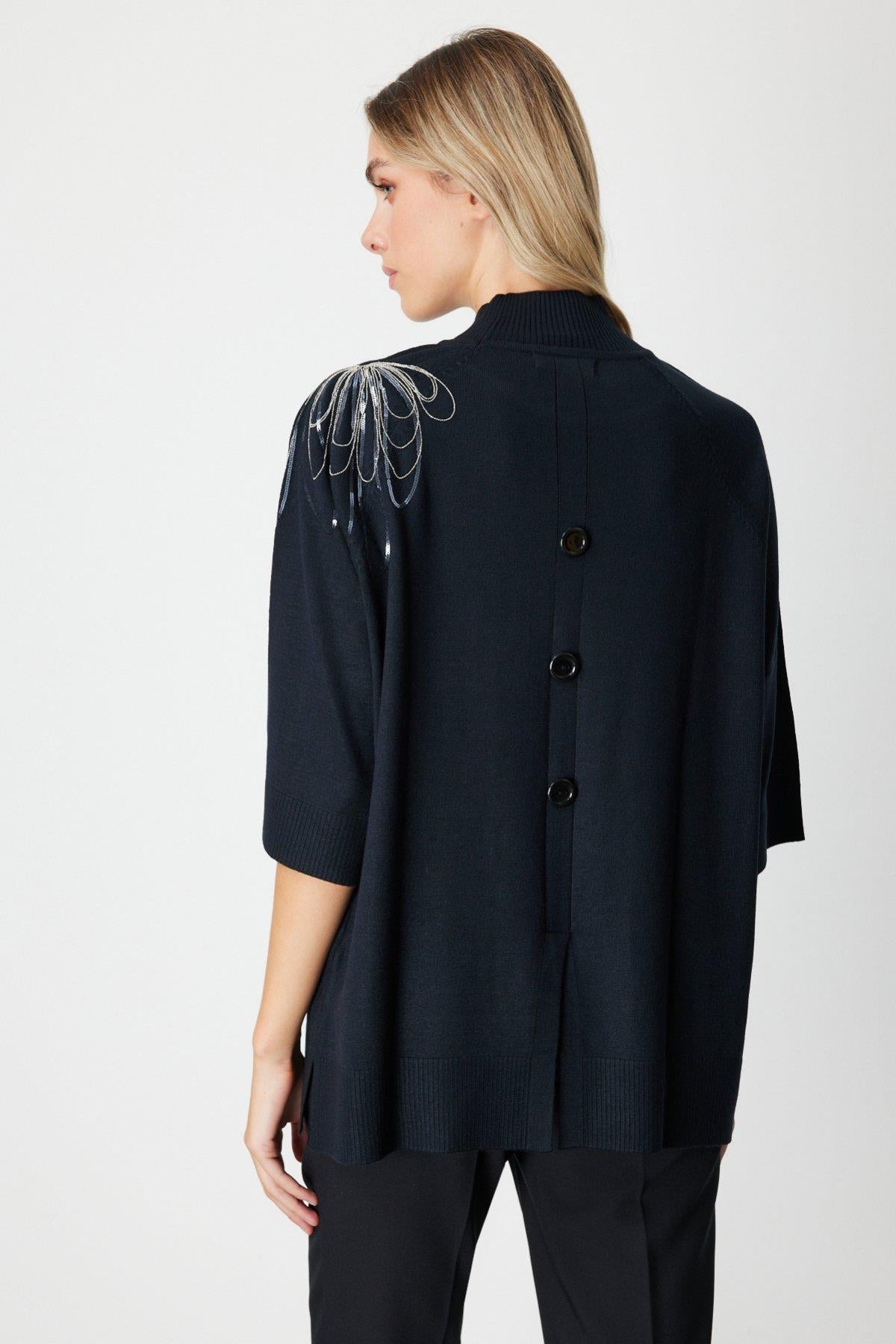 Omzu Zincir İşlemeli Yarım Kol Triko Kazak