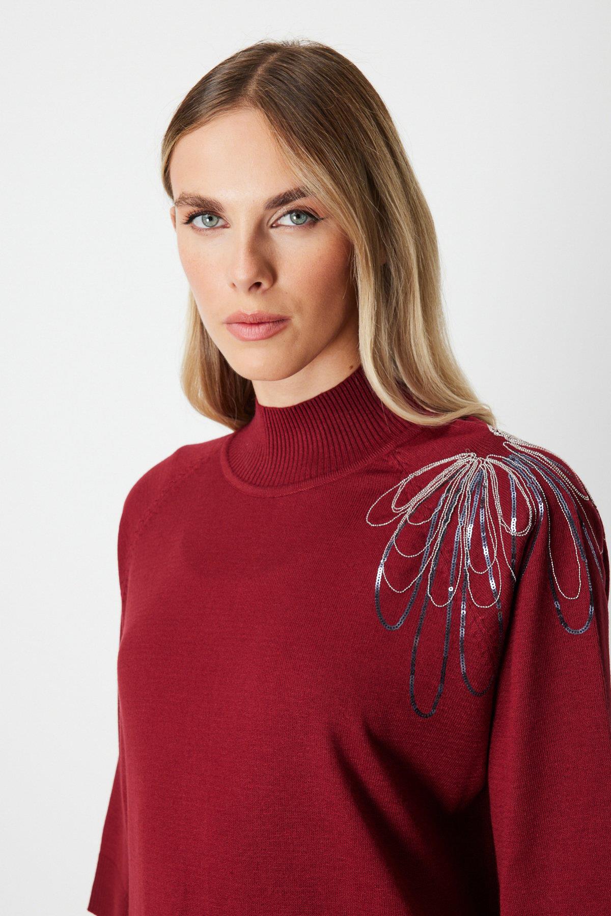 Omzu Zincir İşlemeli Yarım Kol Triko Kazak