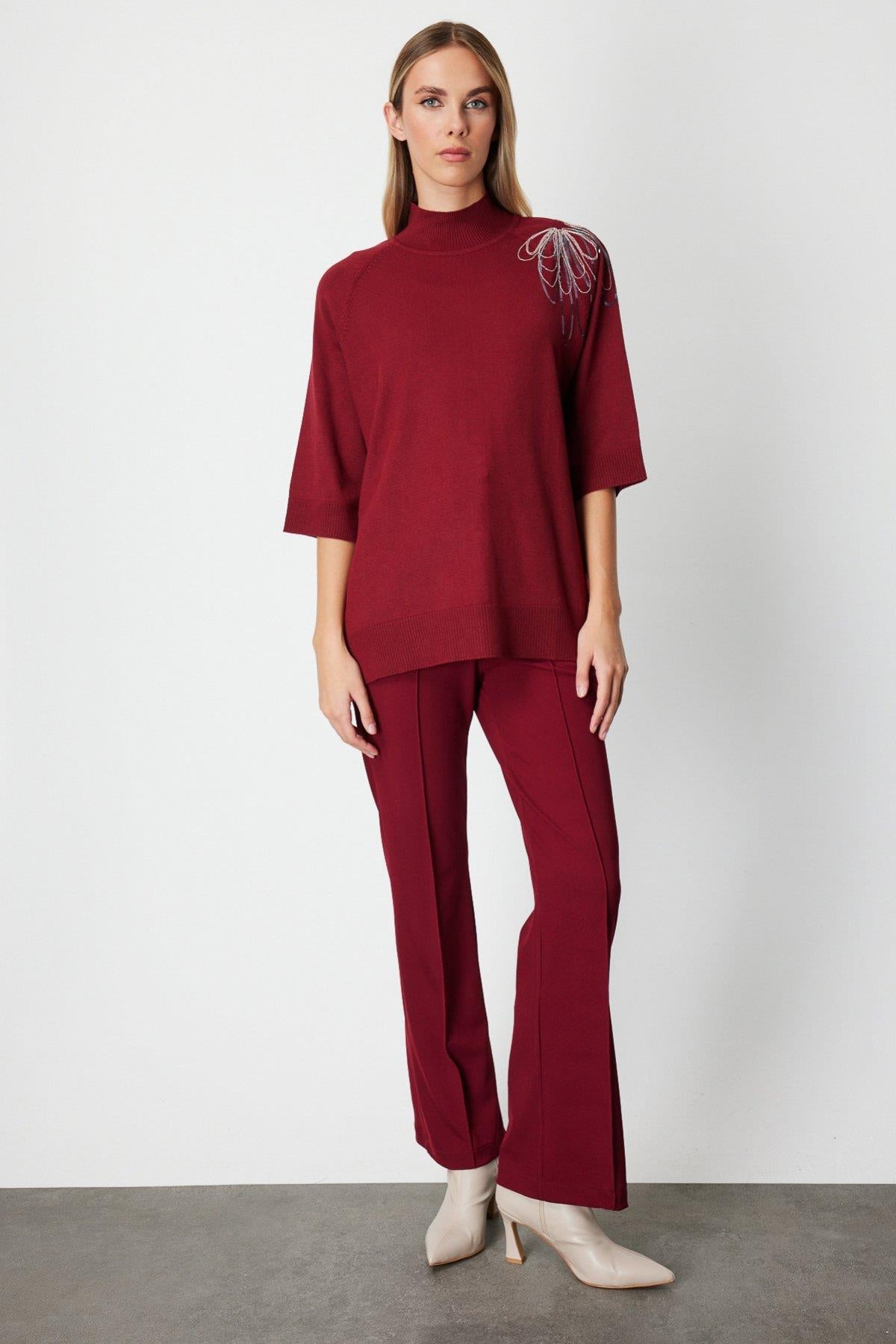 Omzu Zincir İşlemeli Yarım Kol Triko Kazak