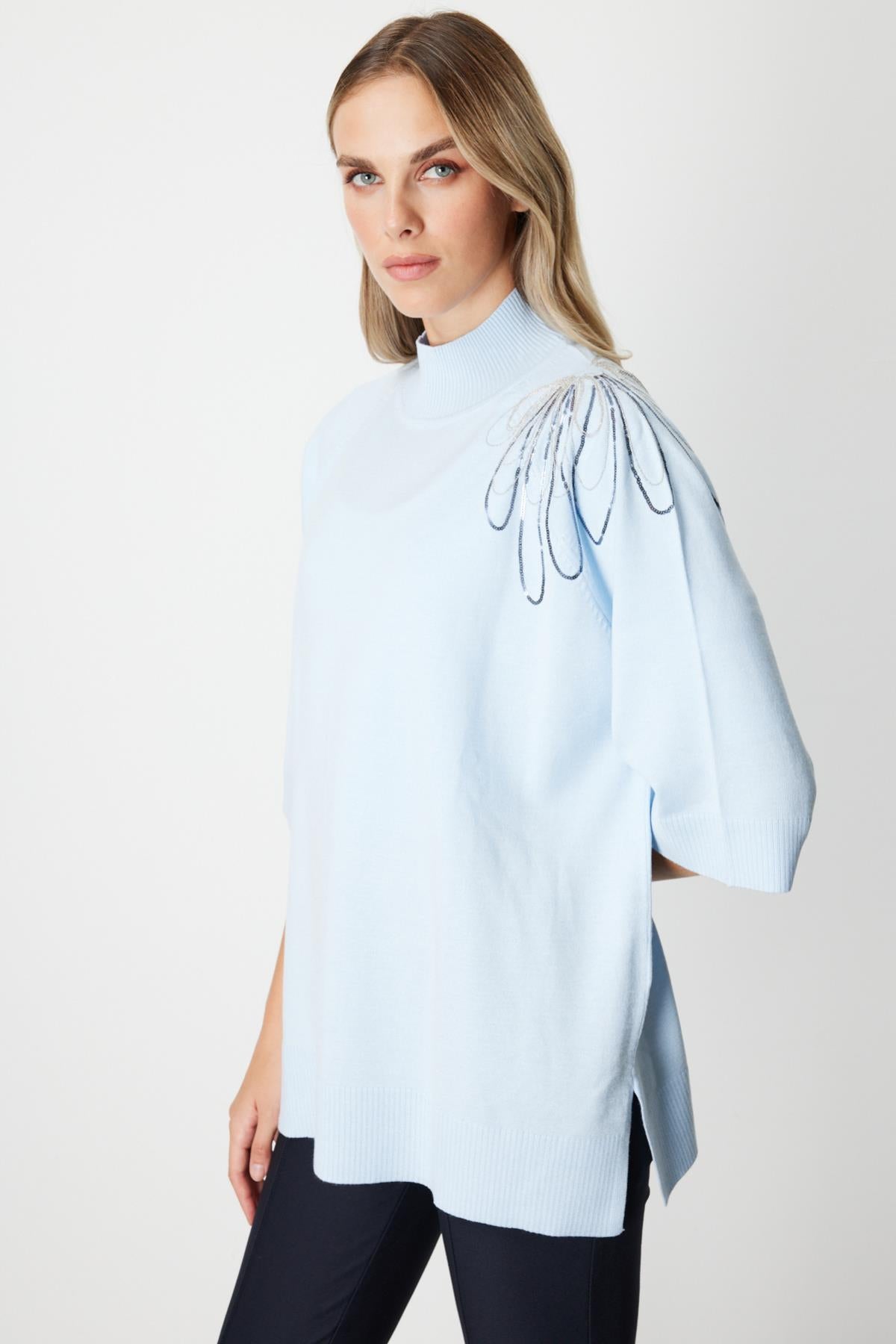 Omzu Zincir İşlemeli Yarım Kol Triko Kazak