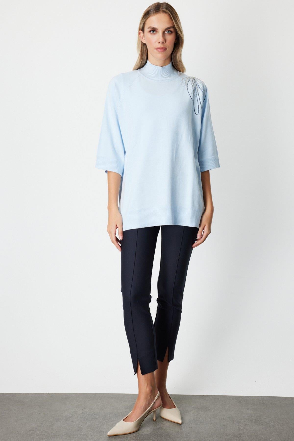 Omzu Zincir İşlemeli Yarım Kol Triko Kazak