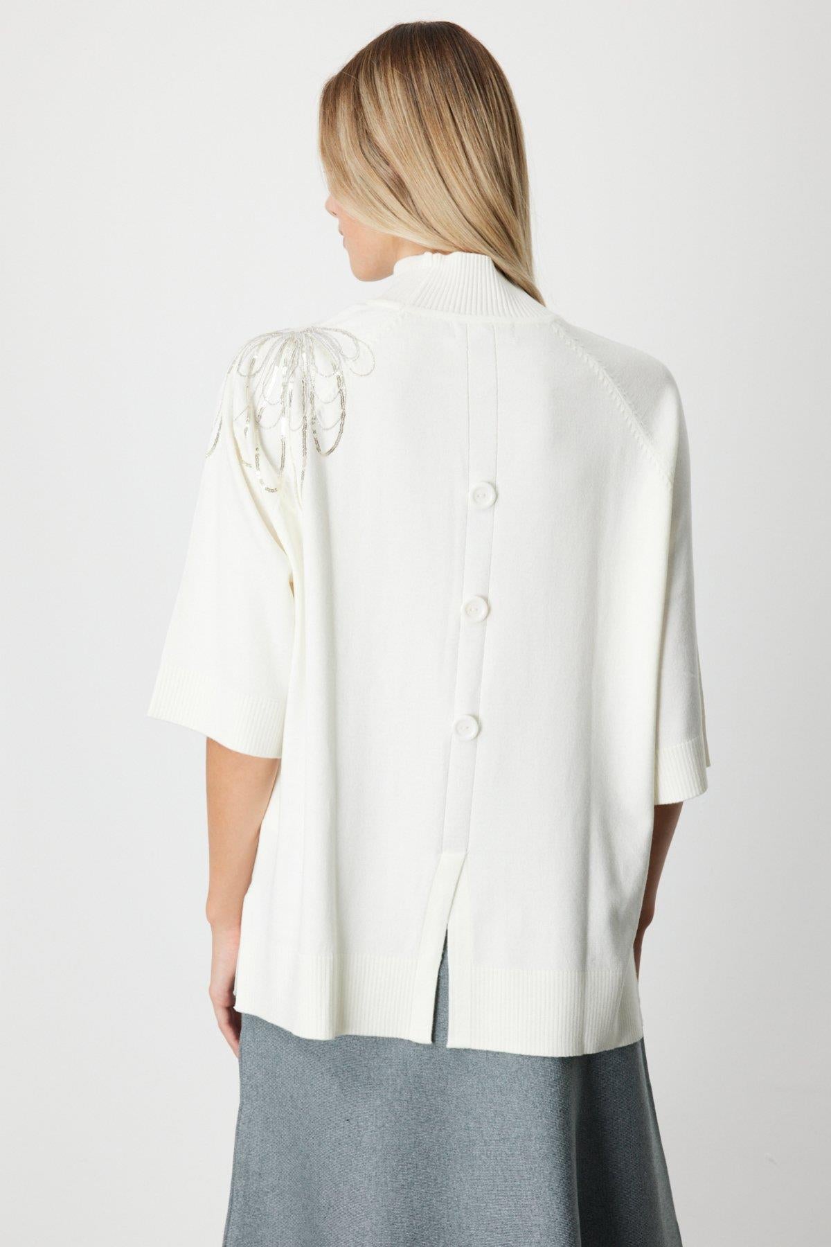 Omzu Zincir İşlemeli Yarım Kol Triko Kazak