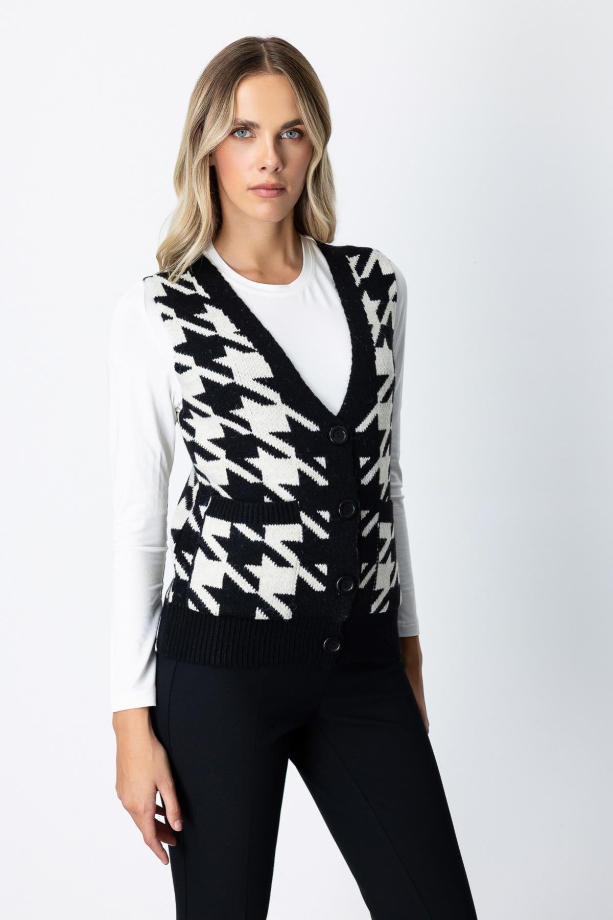 Kazayağı Desenli V Yaka Yelek