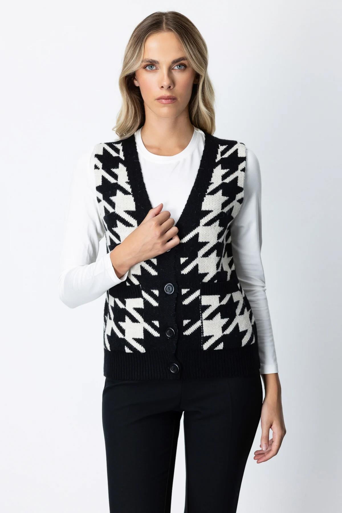 Kazayağı Desenli V Yaka Yelek