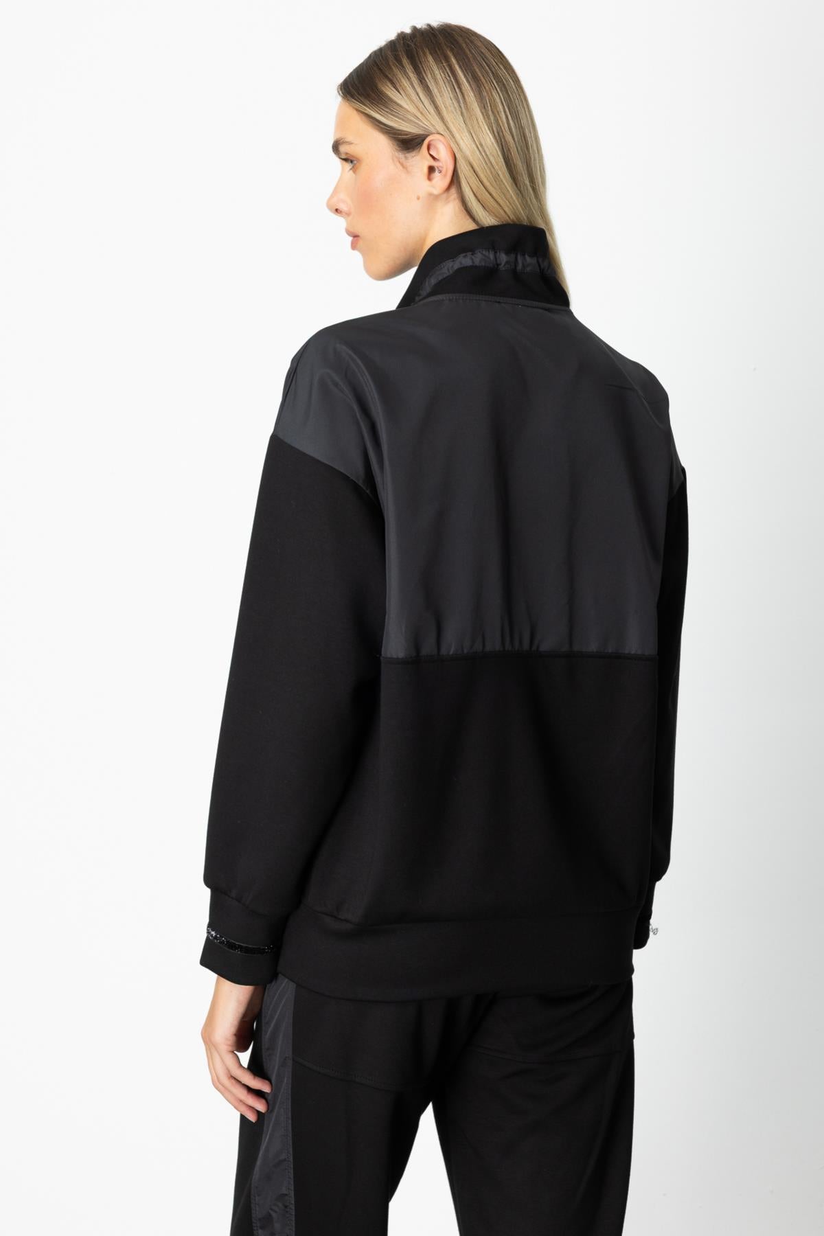 Yakası Fermuar Detaylı Eşofman Üstü