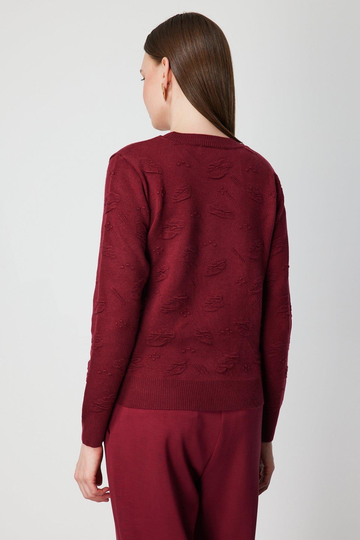 Kabartma Desenli Sıfır Yaka Triko Kazak