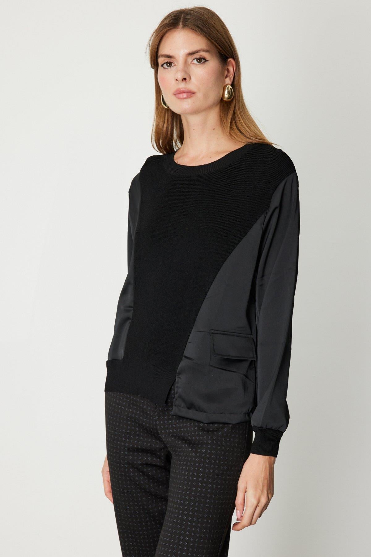 Saten Kumaş Detaylı Sıfır Yaka Kazak