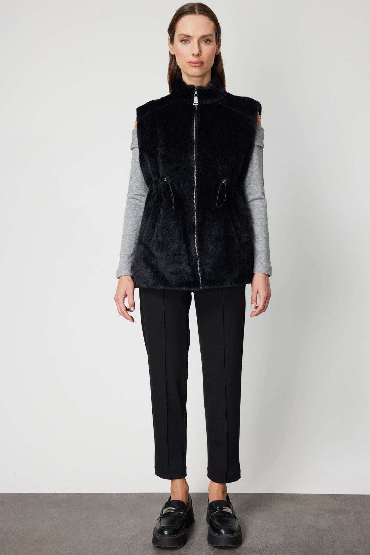 Dik Yaka Beli Lastikli Peluş Yelek