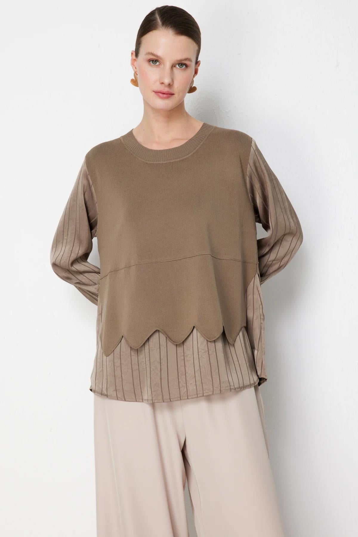 Çizgi Detaylı Süveter Görünümlü Bluz