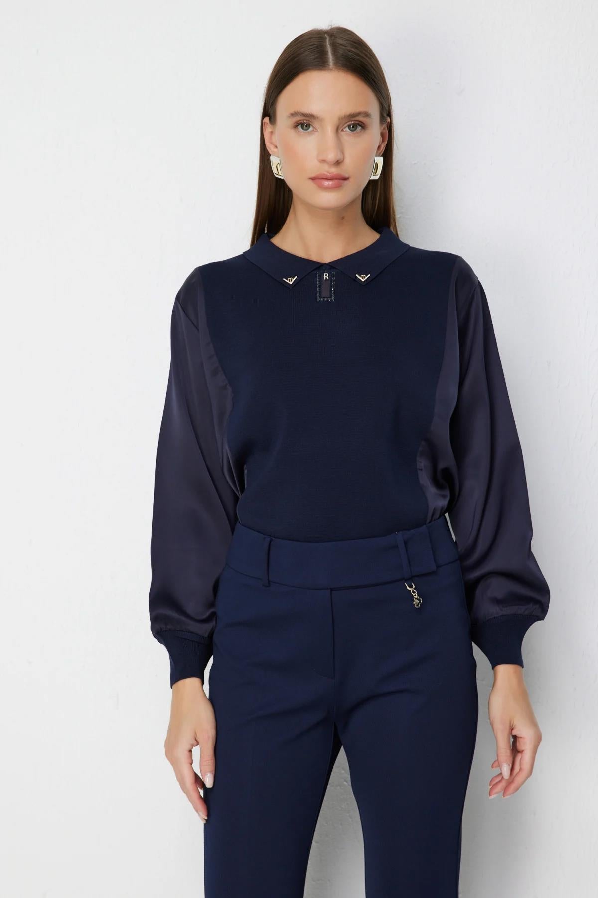 Yaka Taş Detaylı Bluz