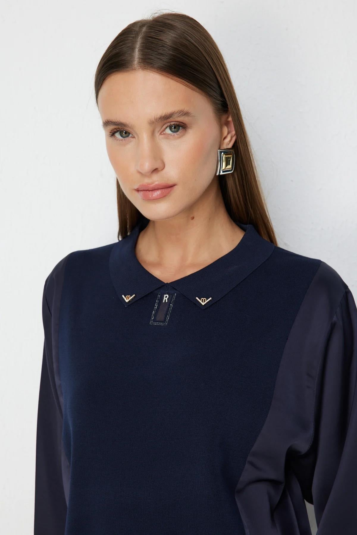 Yaka Taş Detaylı Bluz