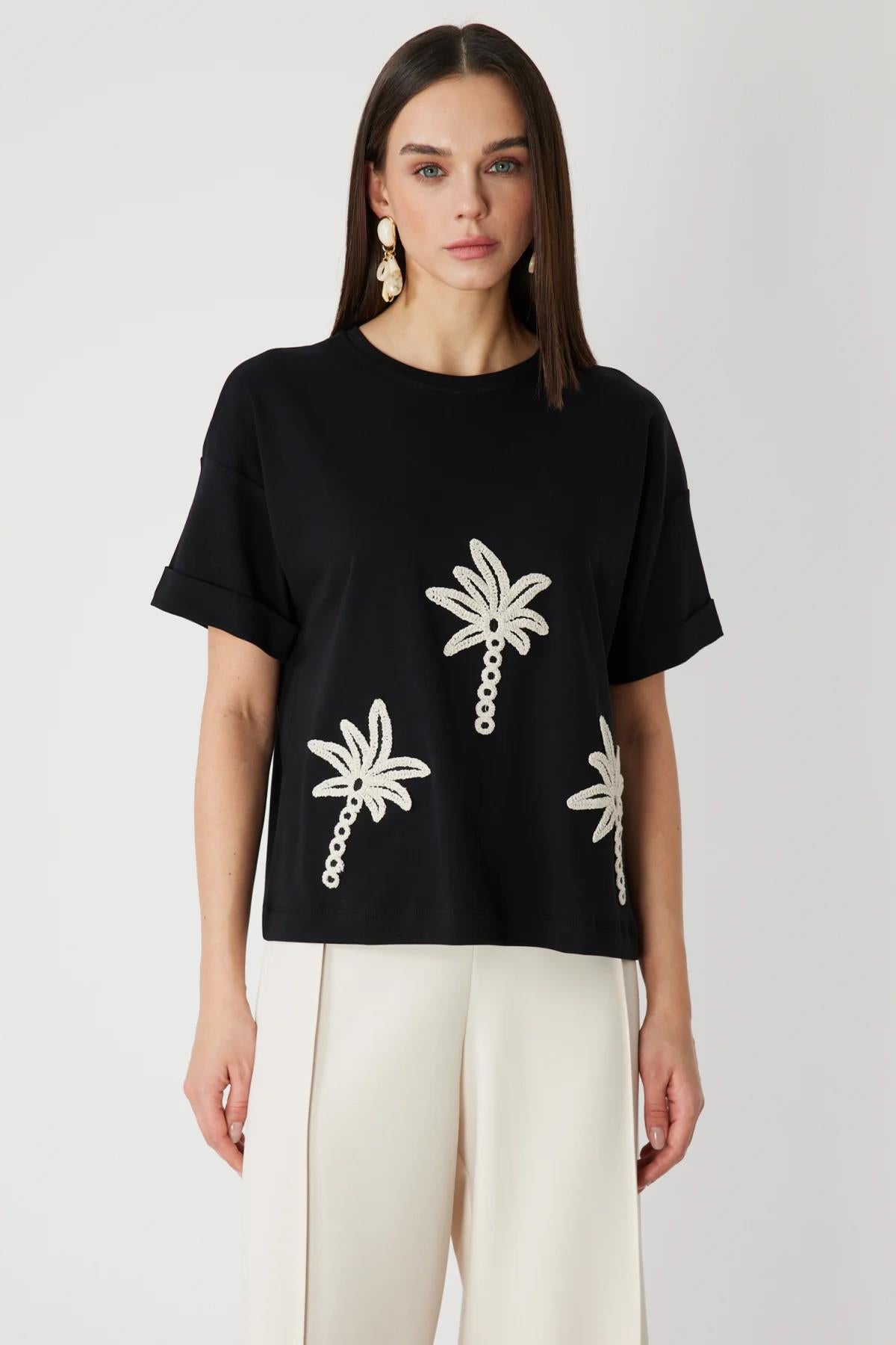 Dantel İşlemeli Sıfır Yaka Bluz