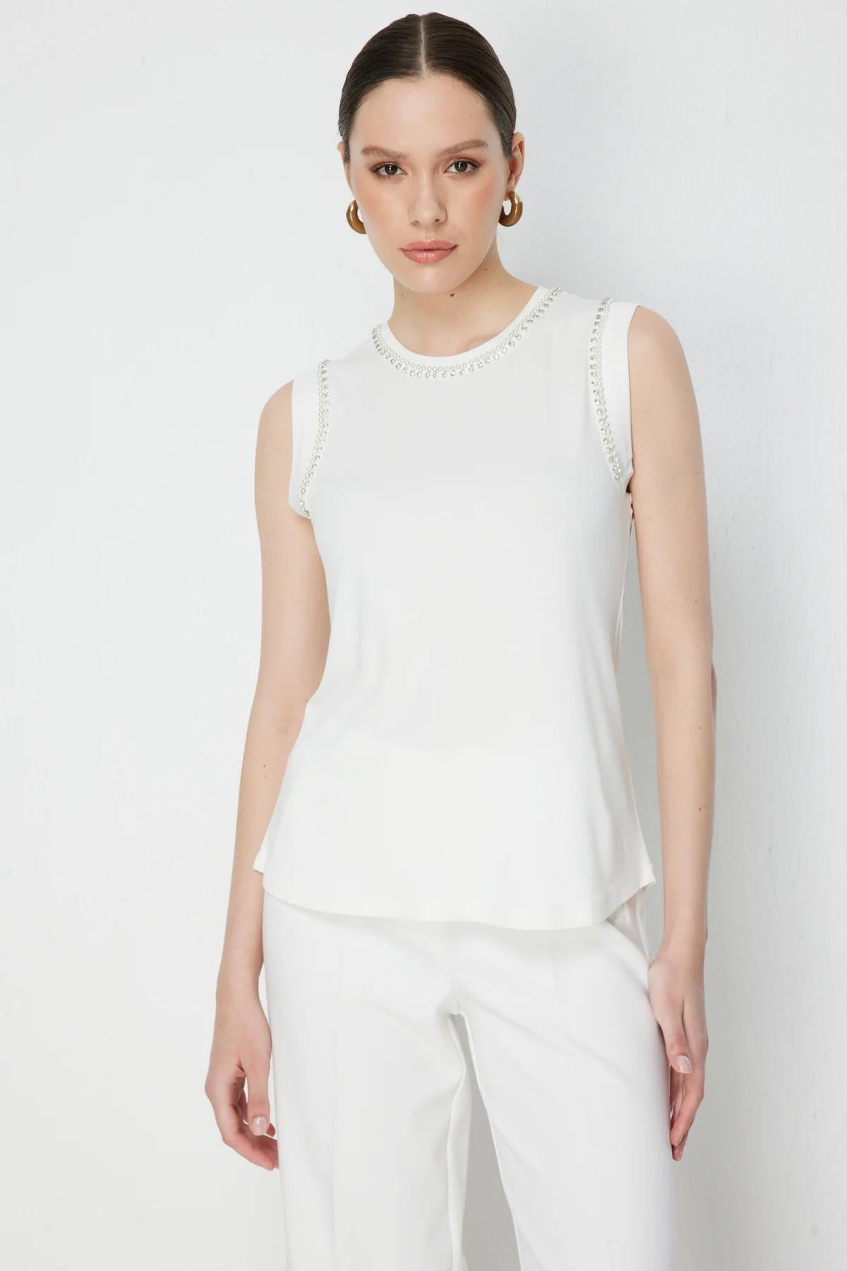 Sıfır Yaka Taş İşlemeli Kolsuz Bluz