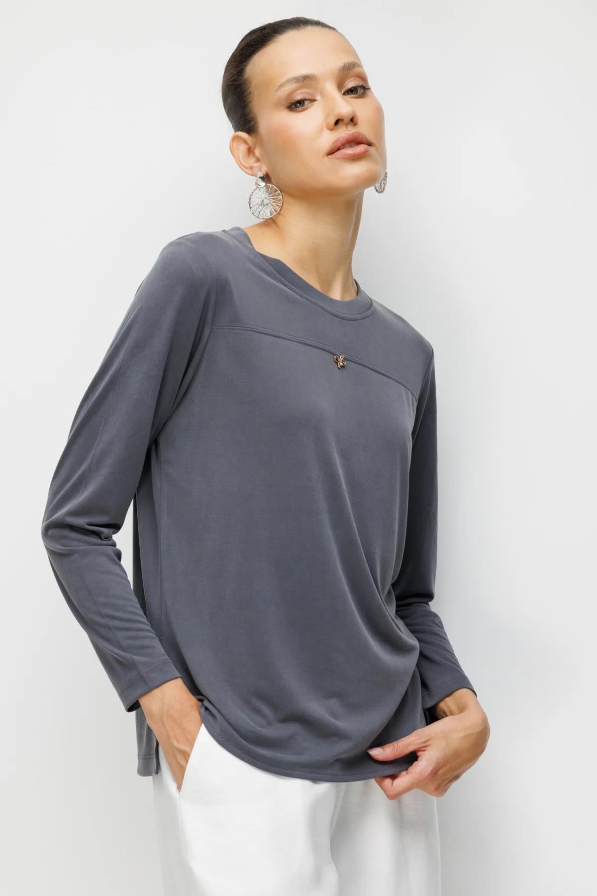 Metal Aksesuarlı Sıfır Yaka Basic Bluz