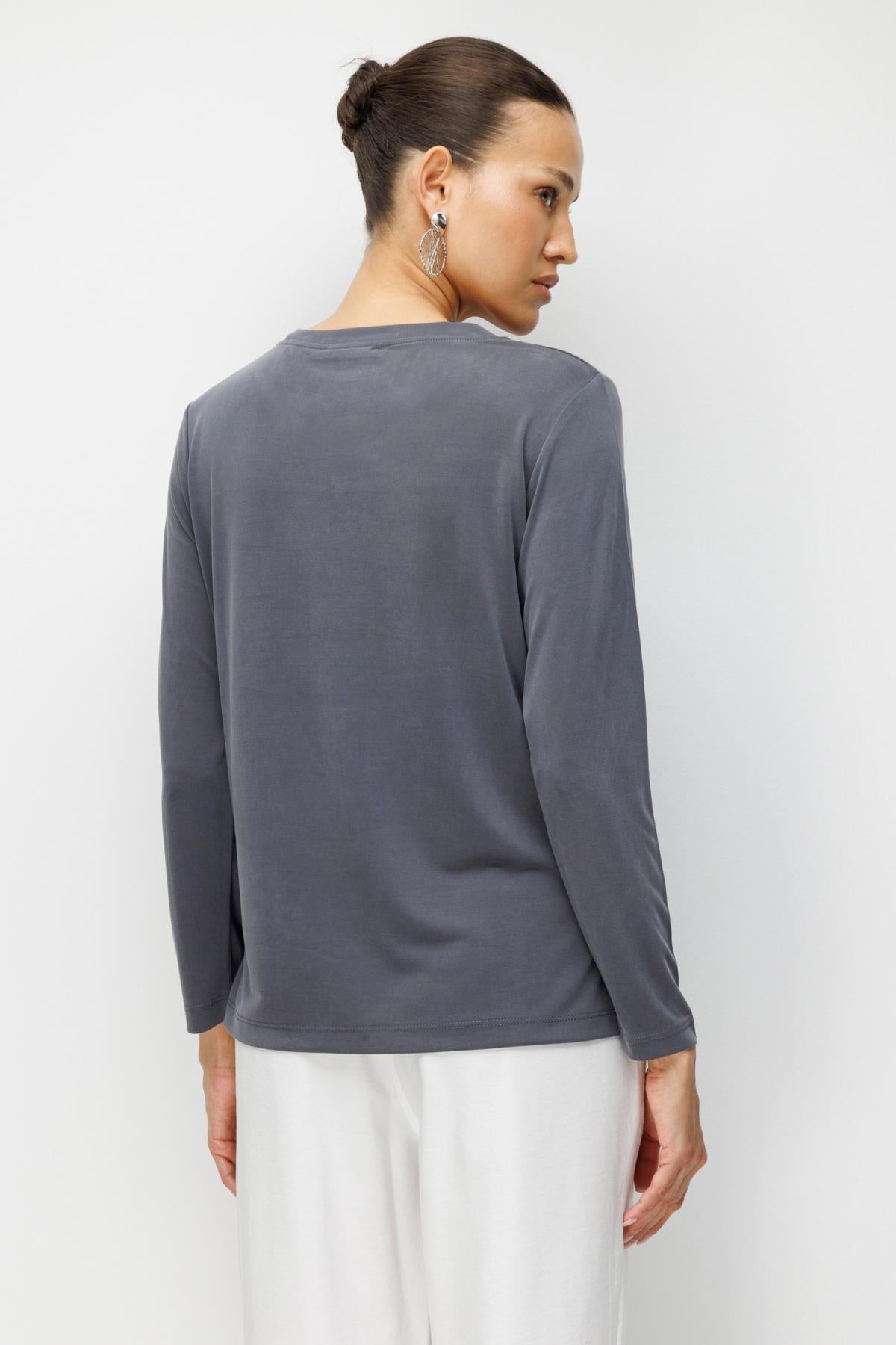 Metal Aksesuarlı Sıfır Yaka Basic Bluz