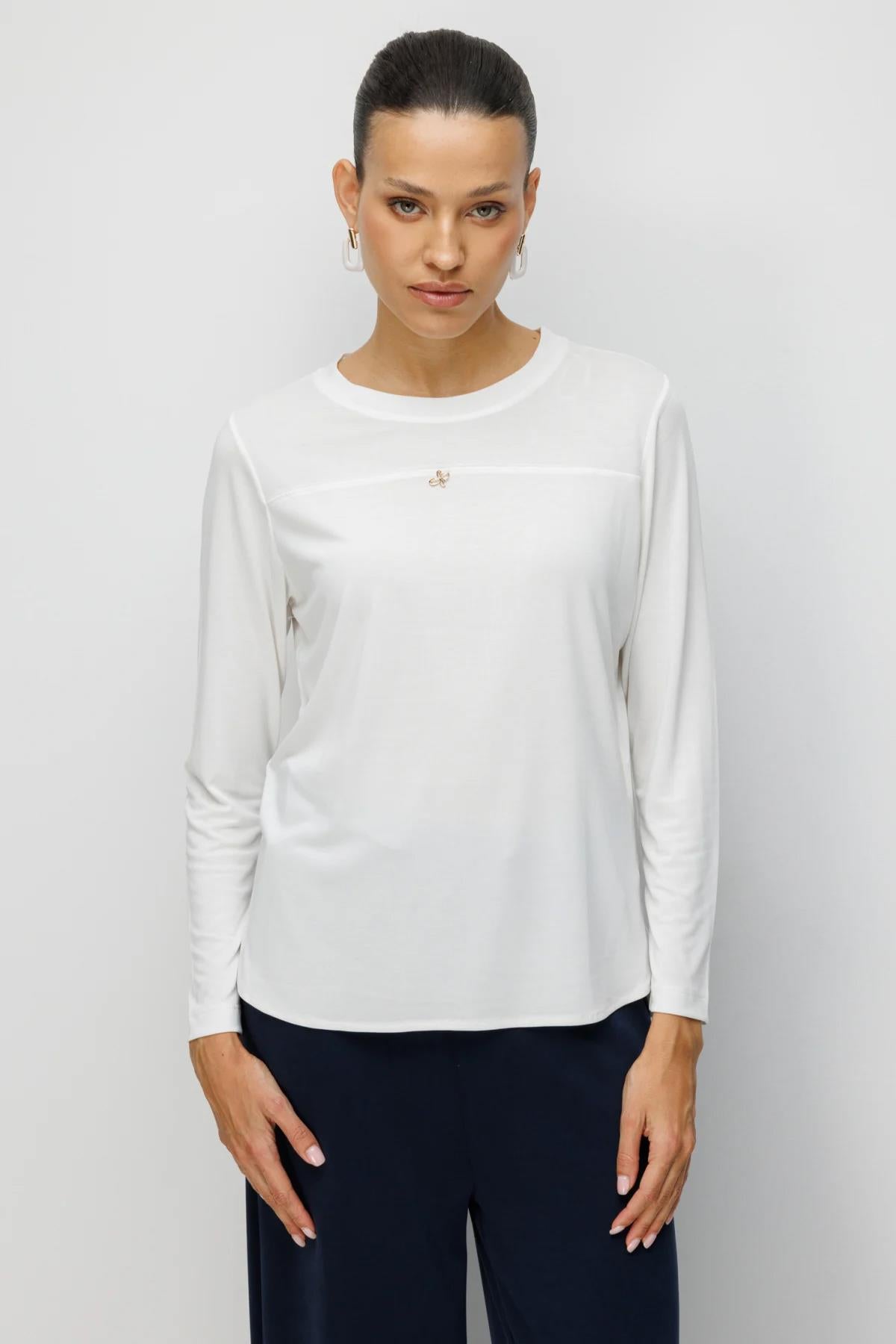 Metal Aksesuarlı Sıfır Yaka Basic Bluz