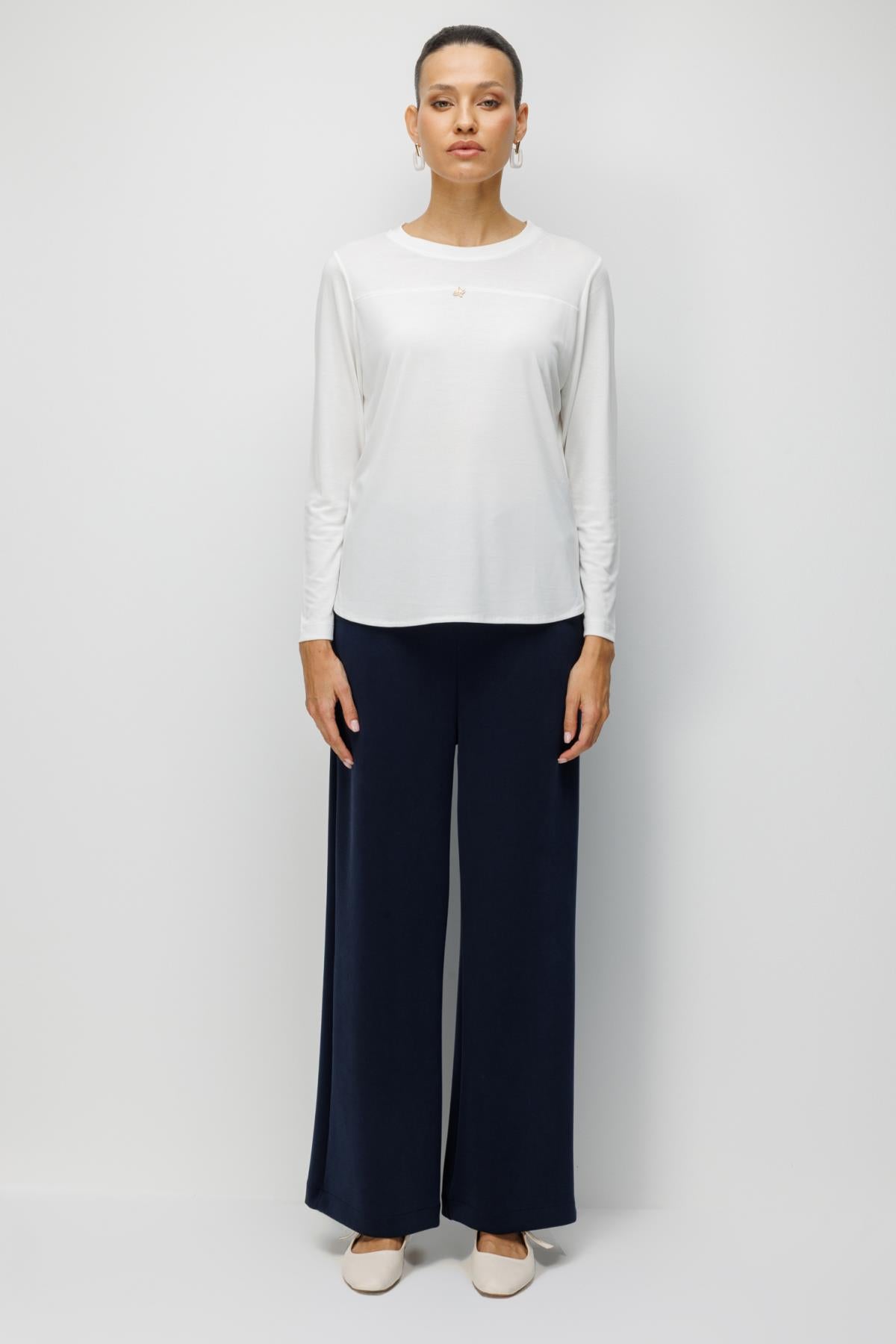 Metal Aksesuarlı Sıfır Yaka Basic Bluz