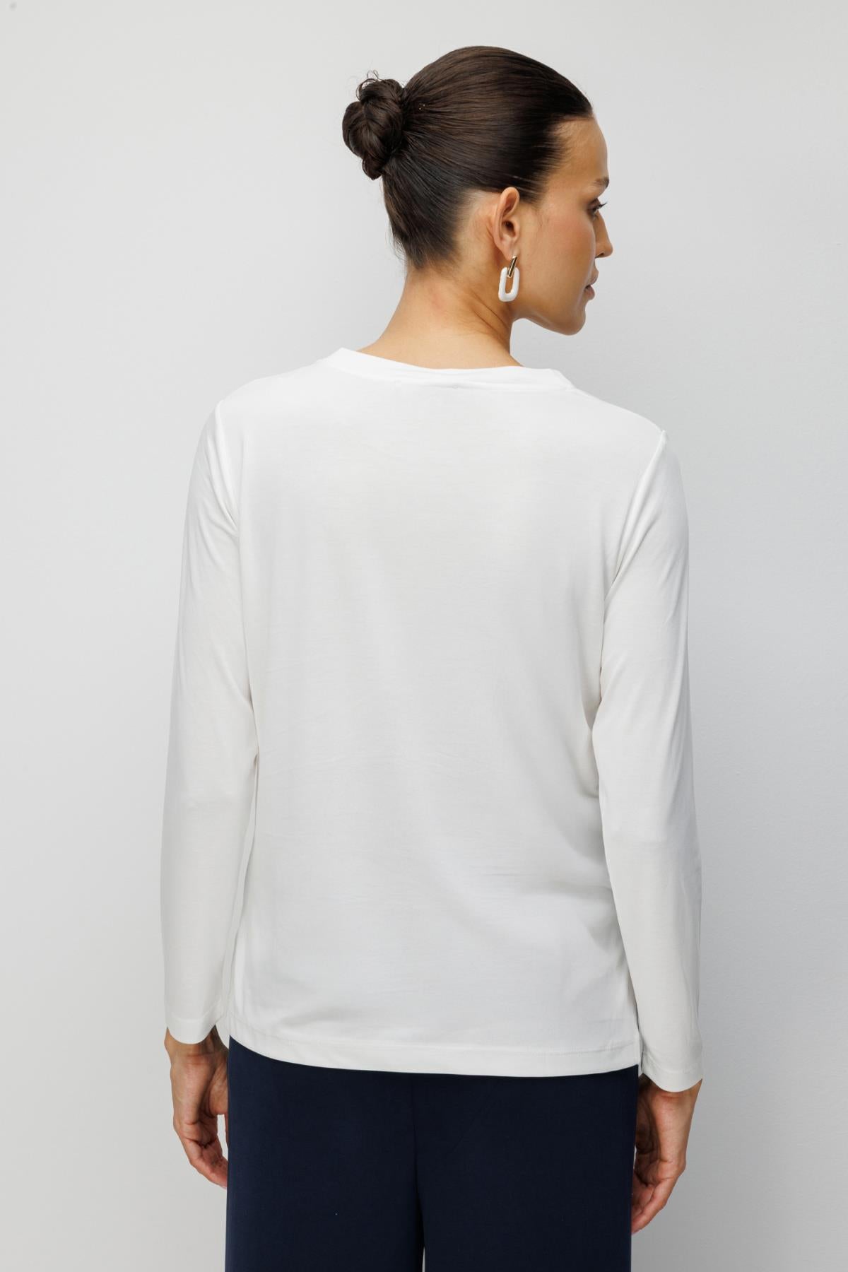 Metal Aksesuarlı Sıfır Yaka Basic Bluz