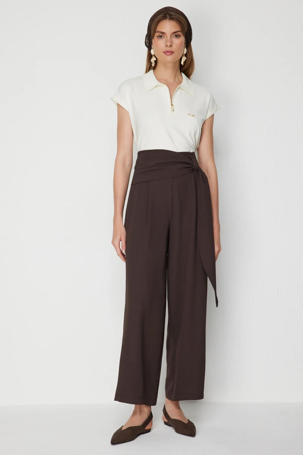 Beli Fularlı Pile Detaylı Pantolon
