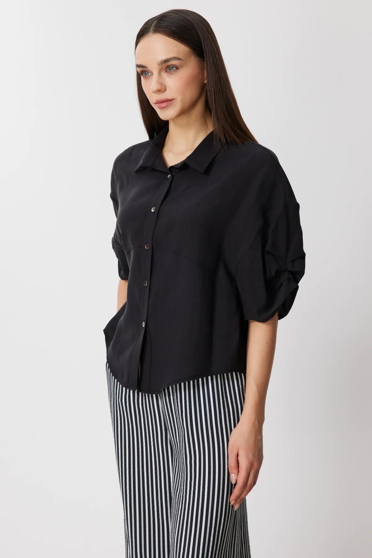 Kolu Büzgülü Kısa Kollu Gömlek