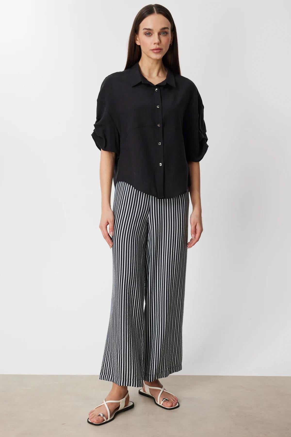 Kolu Büzgülü Kısa Kollu Gömlek