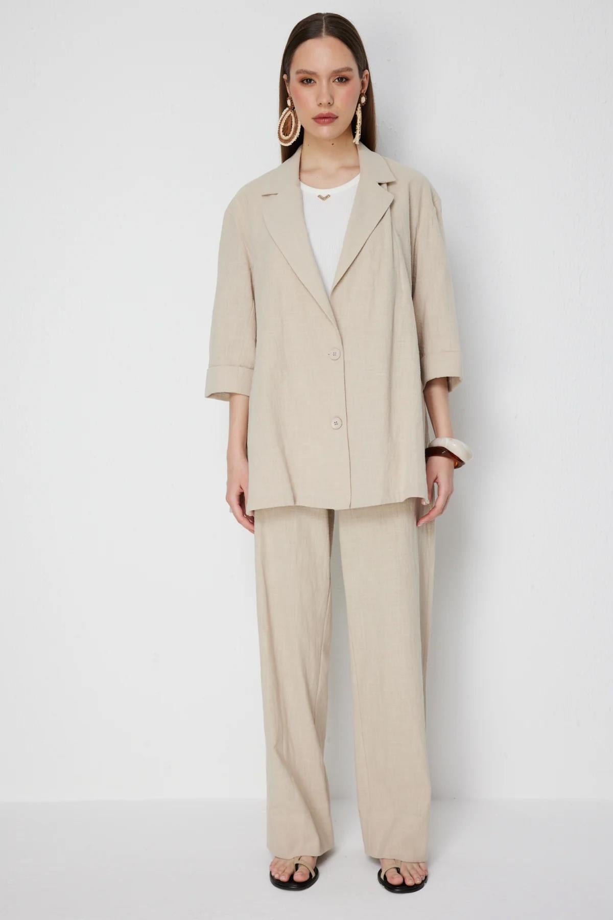 Yarım Kol Yan Yırtmaç Detaylı Ceket