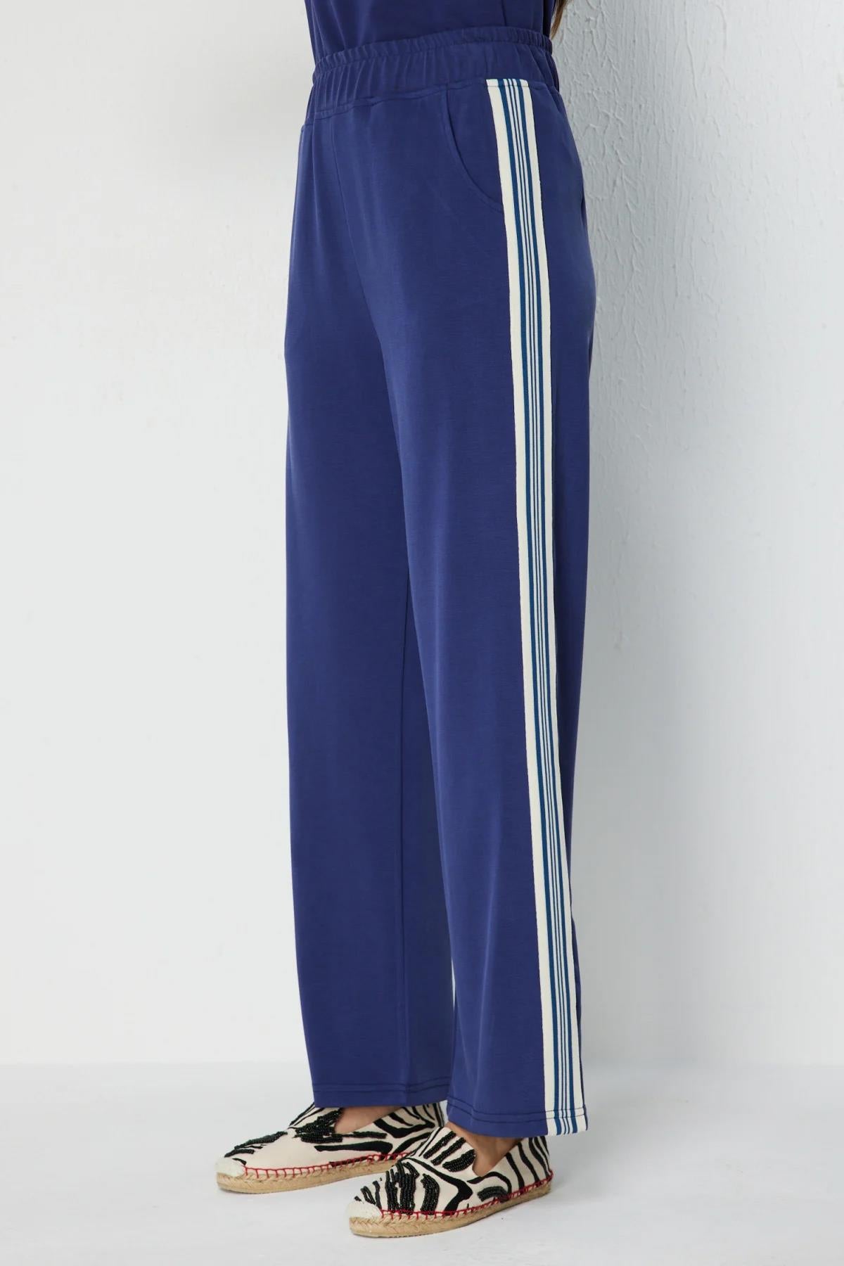 Şerit Detaylı Bol Paça Pantolon