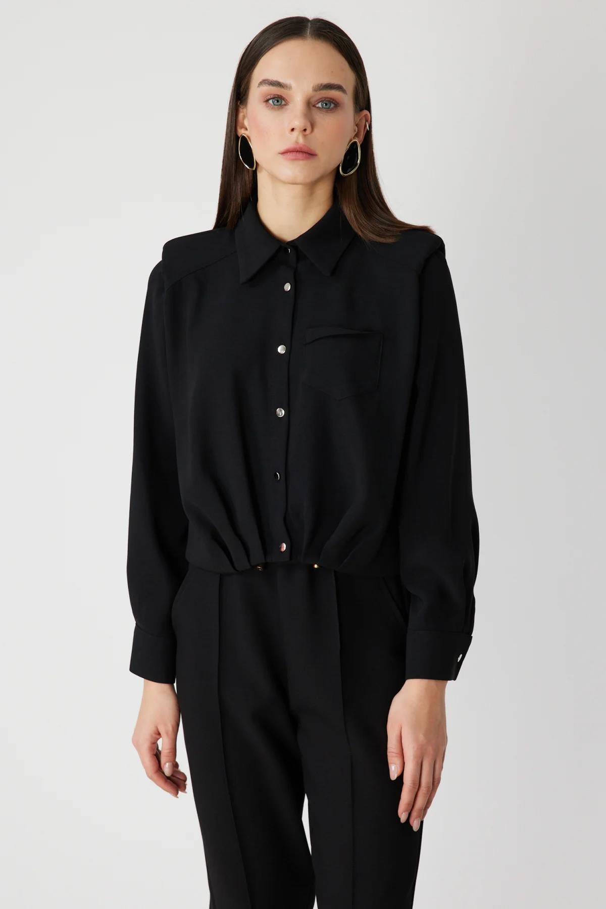 Omzu Vatkalı Pileli Kısa Gömlek