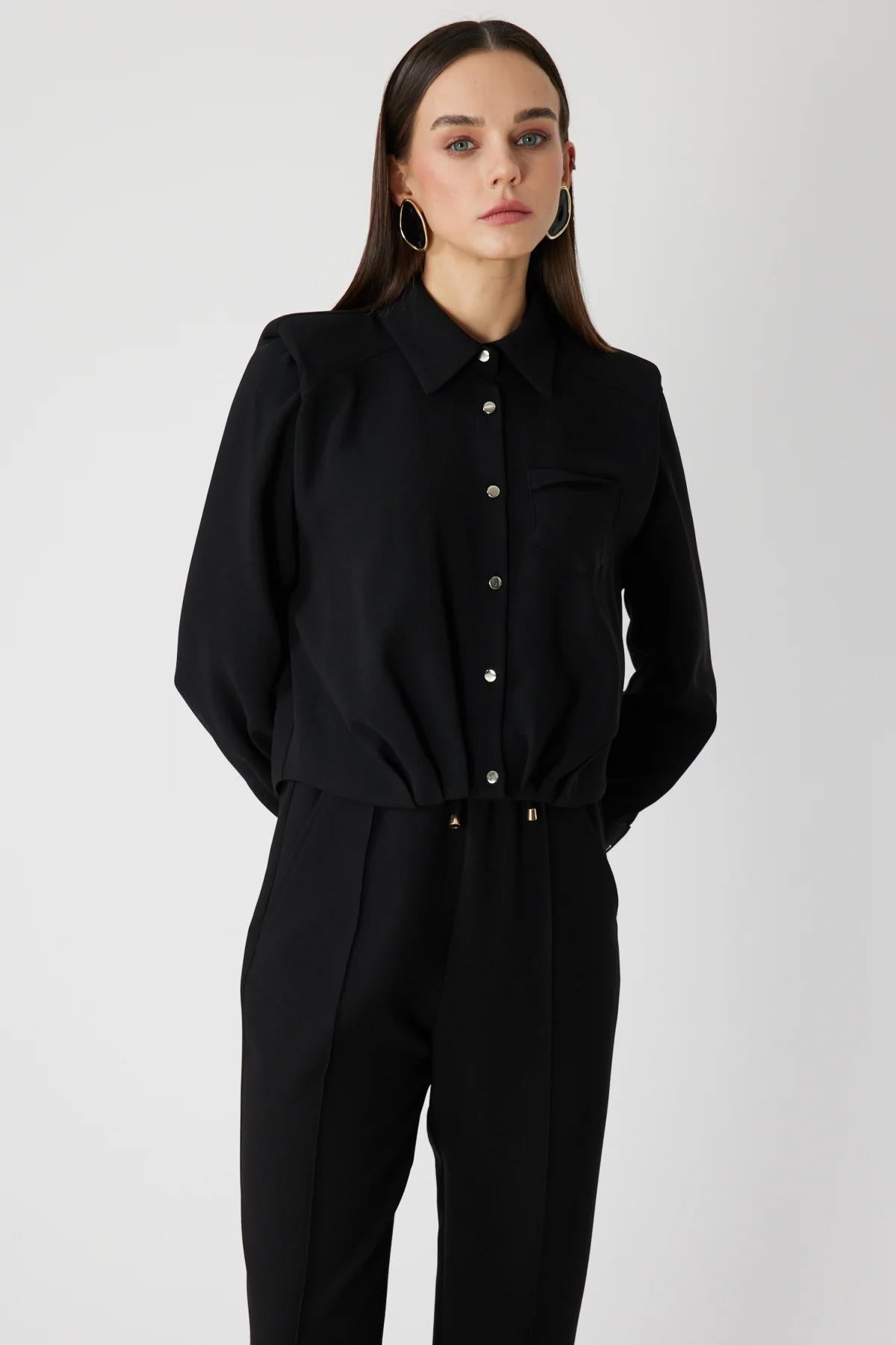 Omzu Vatkalı Pileli Kısa Gömlek