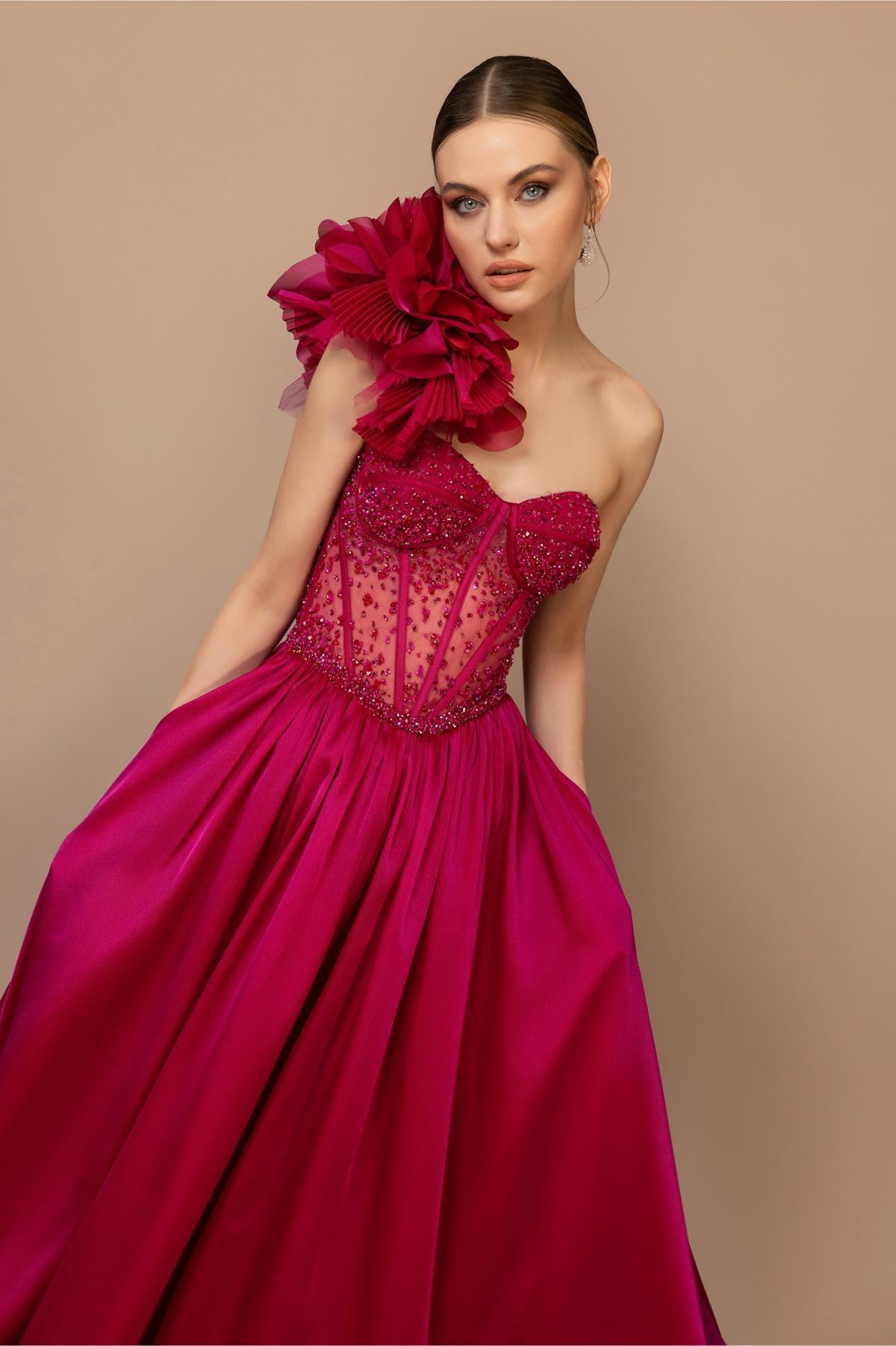 Straplez Omuz Çiçek Detaylı Transparan Elbise - Eser Giyim
