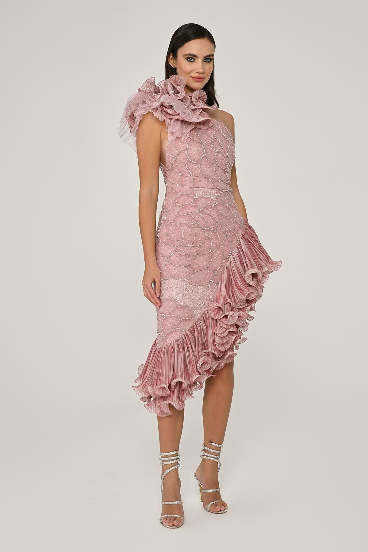Tek Omuz Çiçek Aksesuarlı Asimetrik Kesim Şifon Midi Elbise - Eser Giyim
