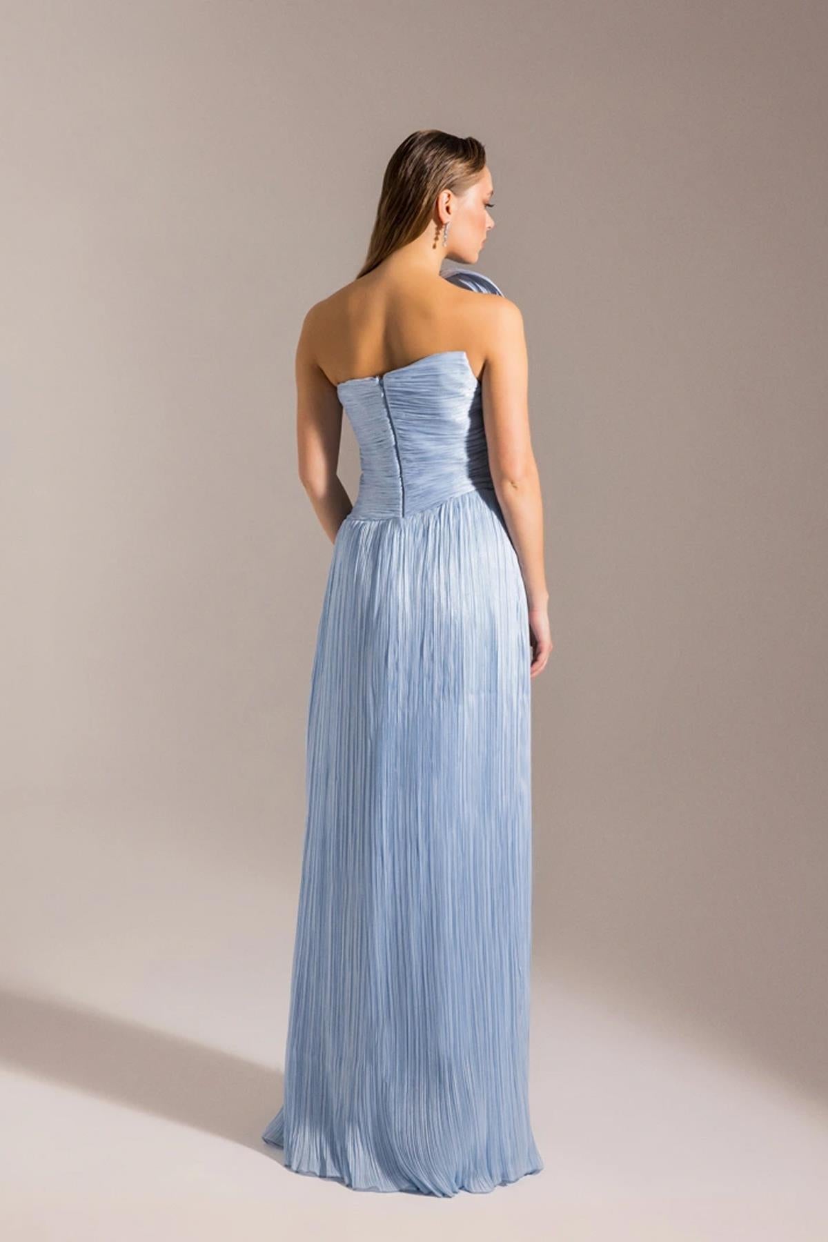 Tek Omuzu Çiçek Detaylı Straplez Bürümcük Kloş Abiye Elbise