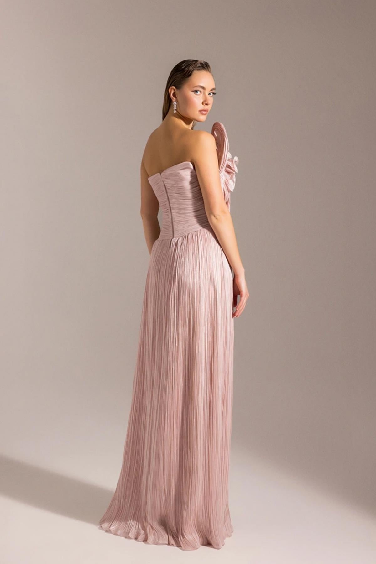 Tek Omuzu Çiçek Detaylı Straplez Bürümcük Kloş Abiye Elbise