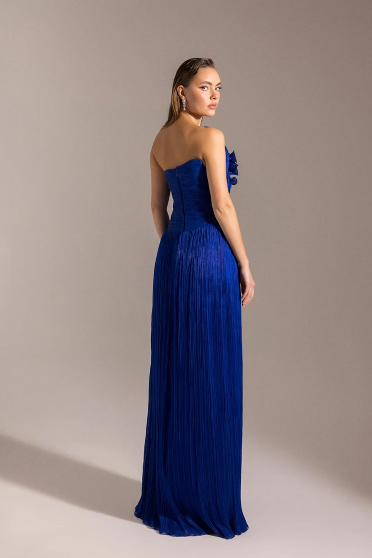 Tek Omuzu Çiçek Detaylı Straplez Bürümcük Kloş Abiye Elbise