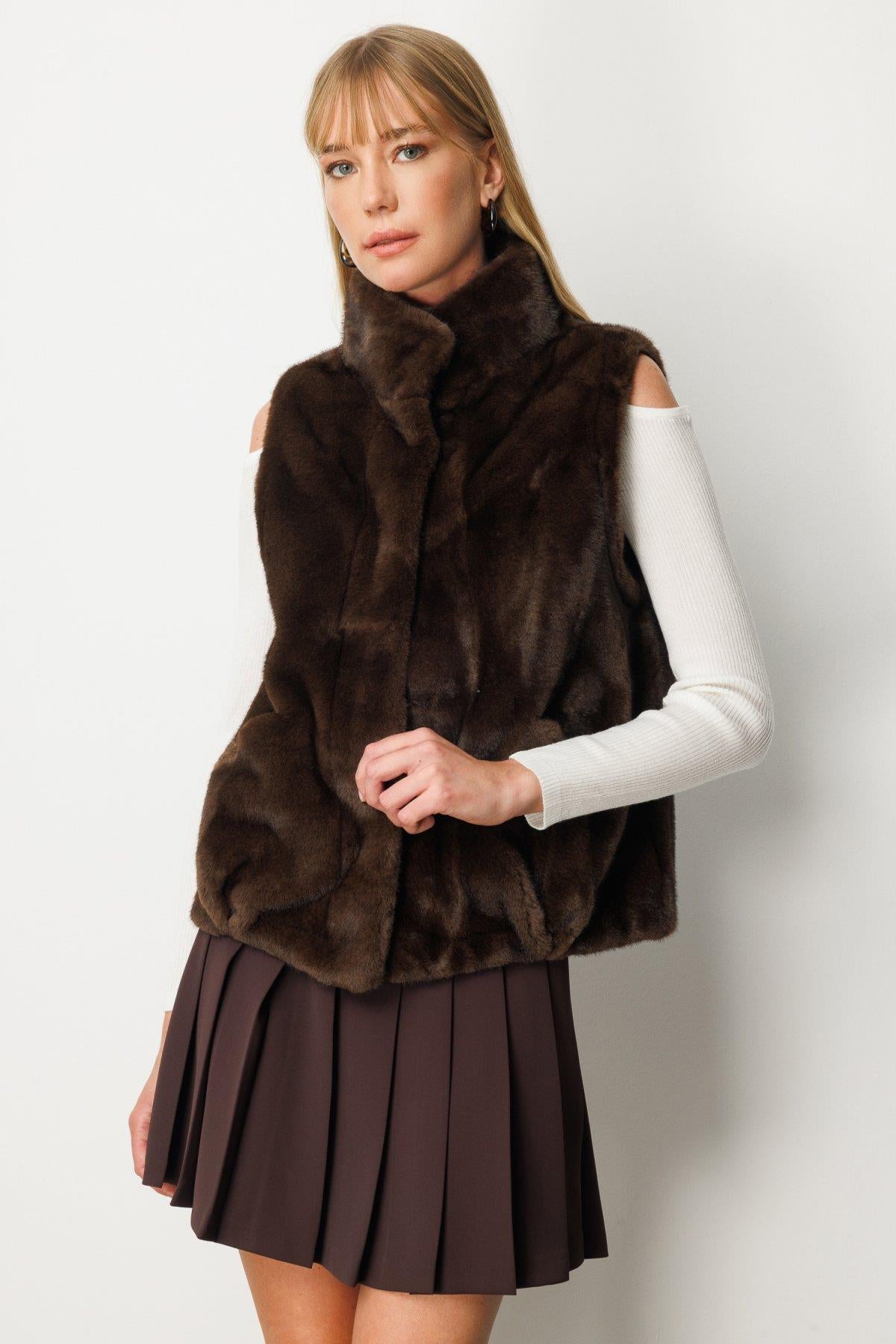 Torba Cepli Ön Çıtçıtlı Peluş Yelek